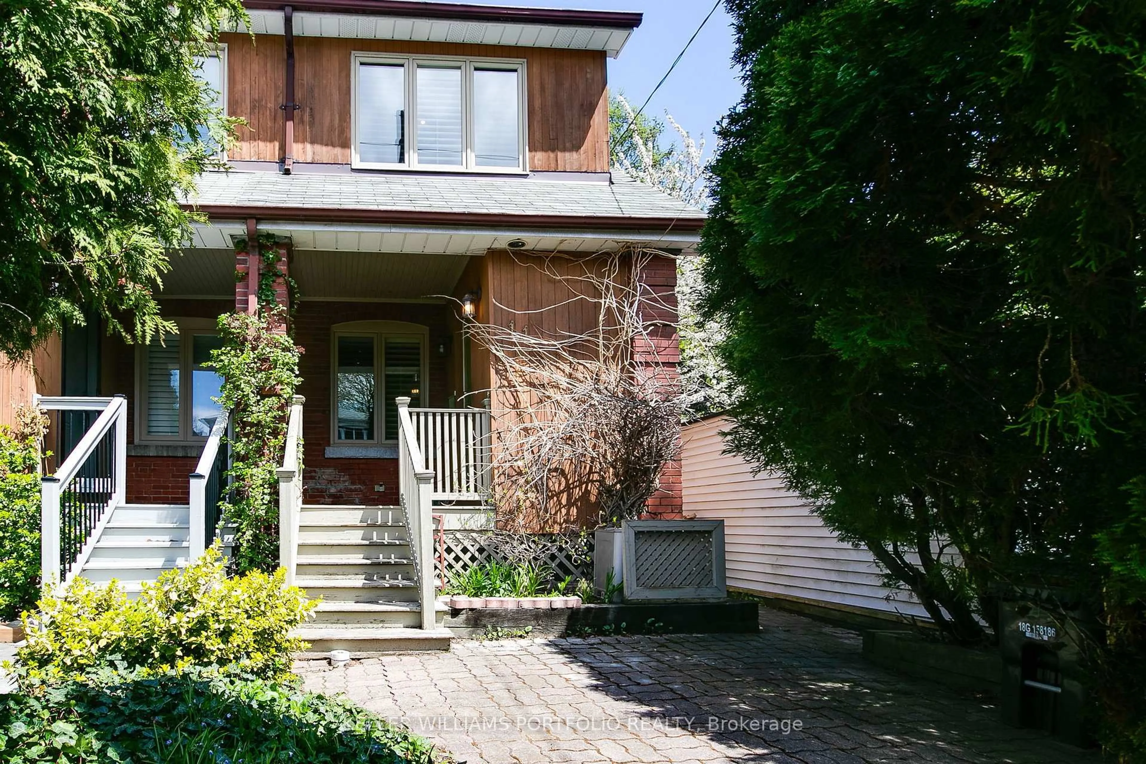 Home with brick exterior material, street for 11 Arlington Ave, Toronto Ontario M6G 3K7