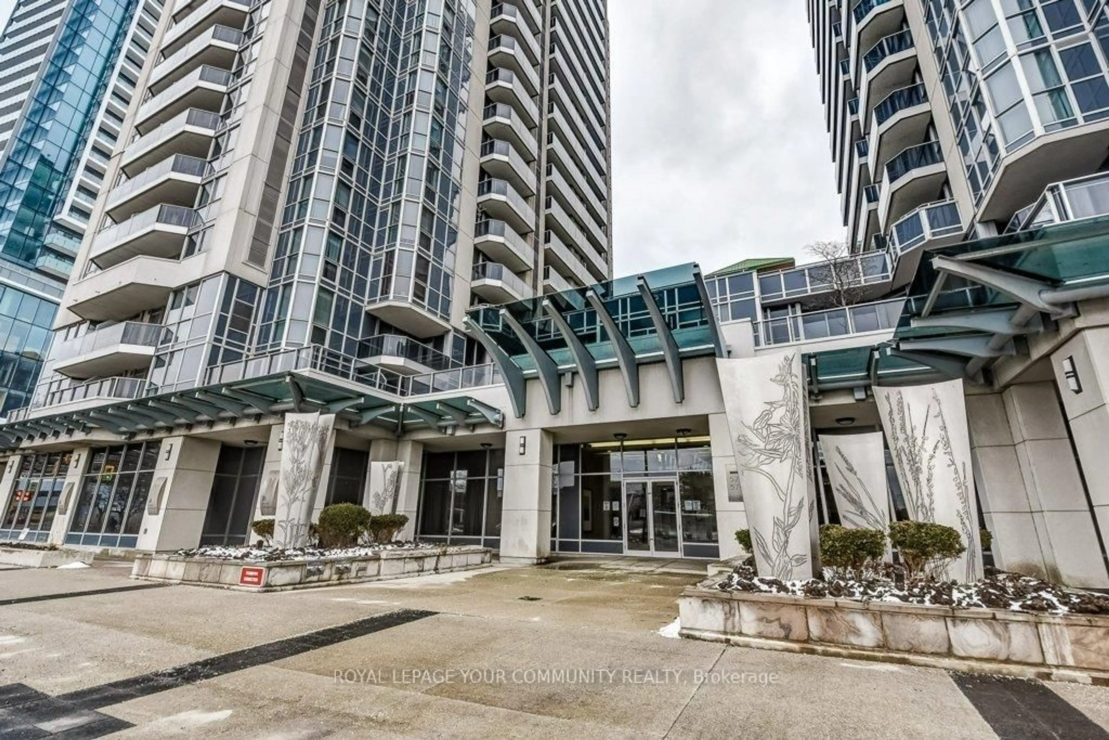 Indoor foyer for 5793 Yonge St #211, Toronto Ontario M2M 0A9