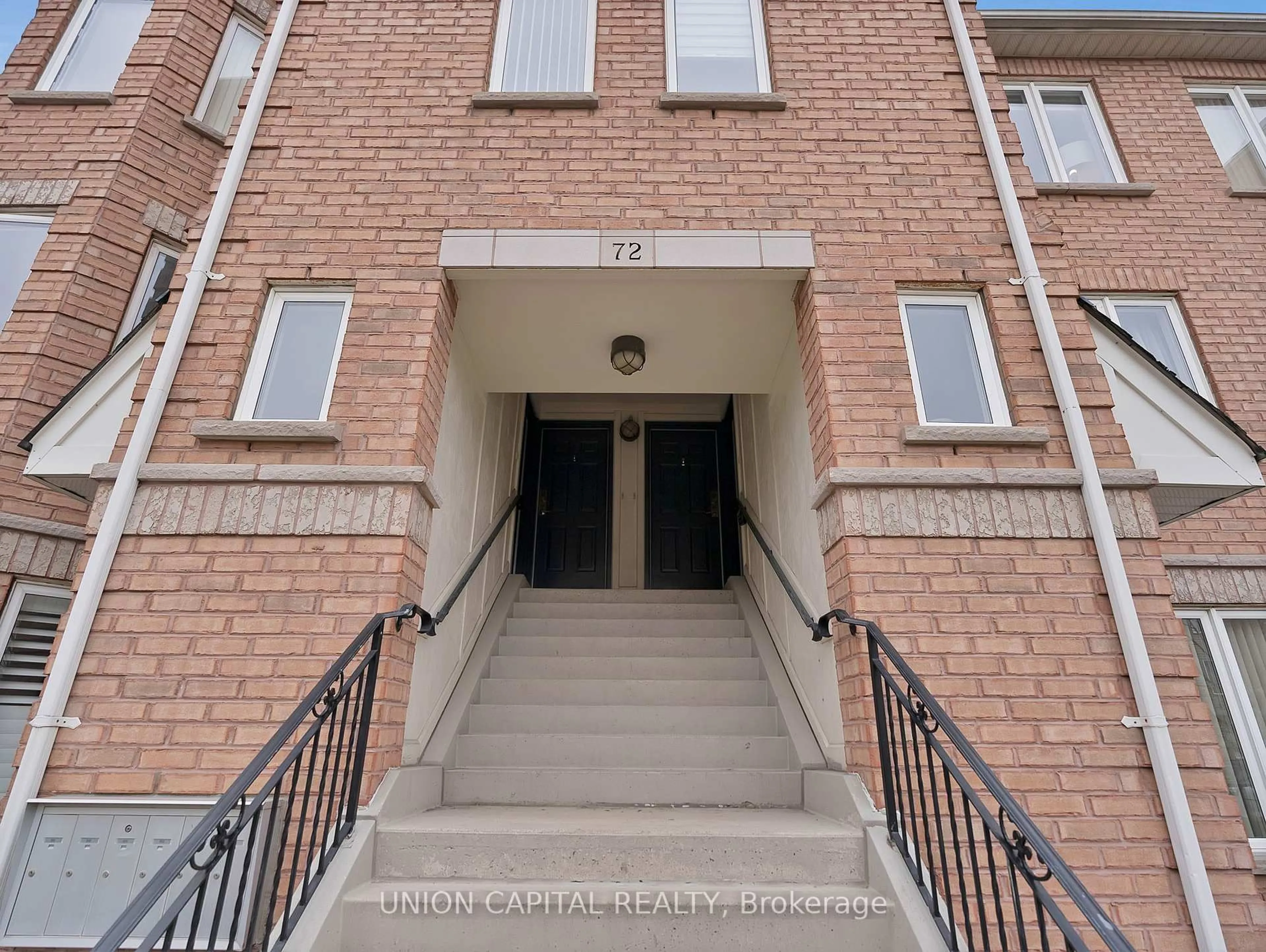 Unknown for 72 Aerodrome Cres #302, Toronto Ontario M4G 4J1