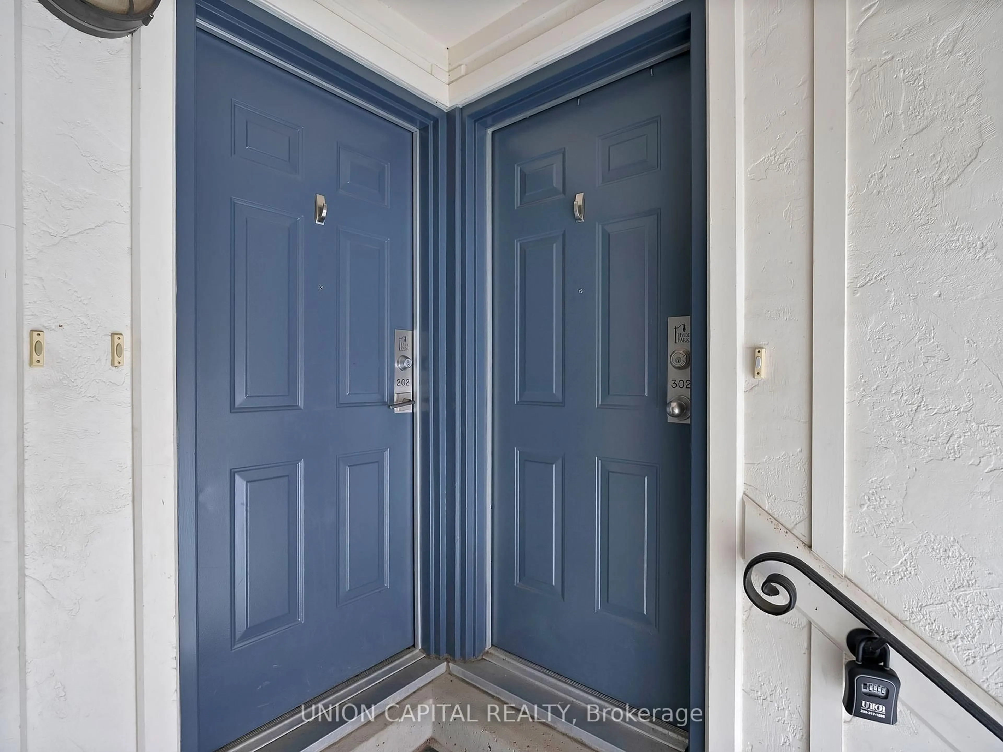 Indoor entryway for 72 Aerodrome Cres #302, Toronto Ontario M4G 4J1