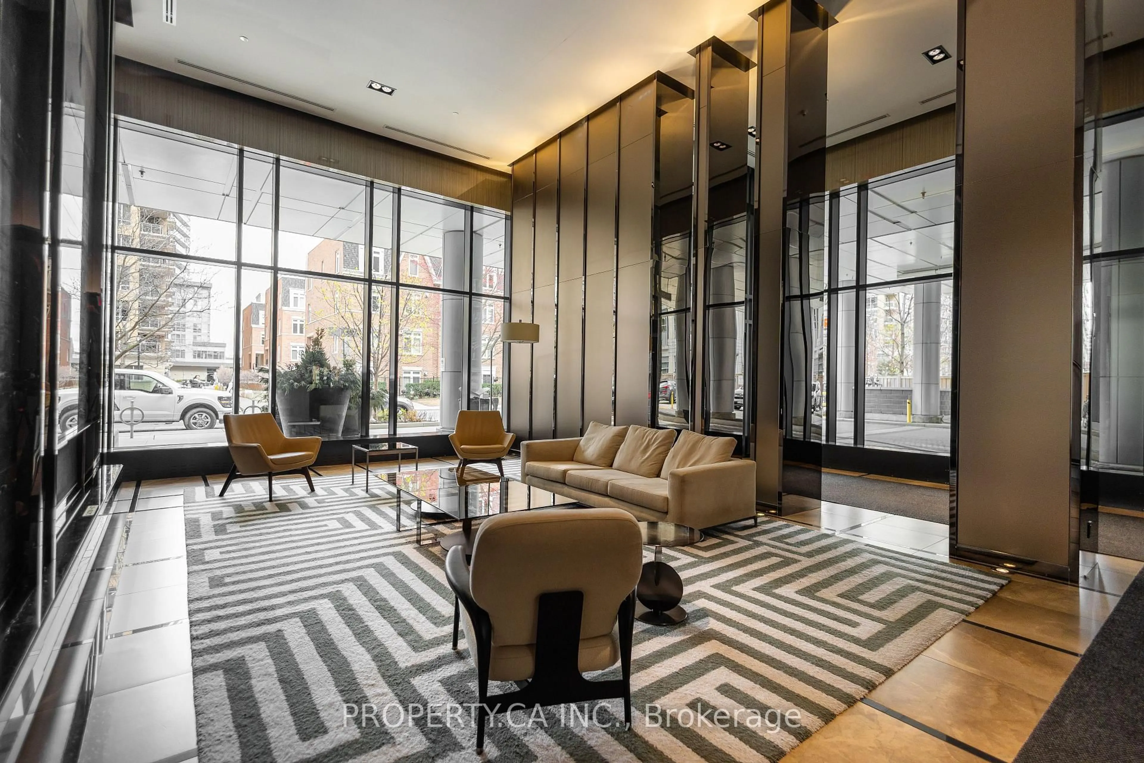 Indoor foyer for 98 Lillian St #2019, Toronto Ontario M4S 0A5