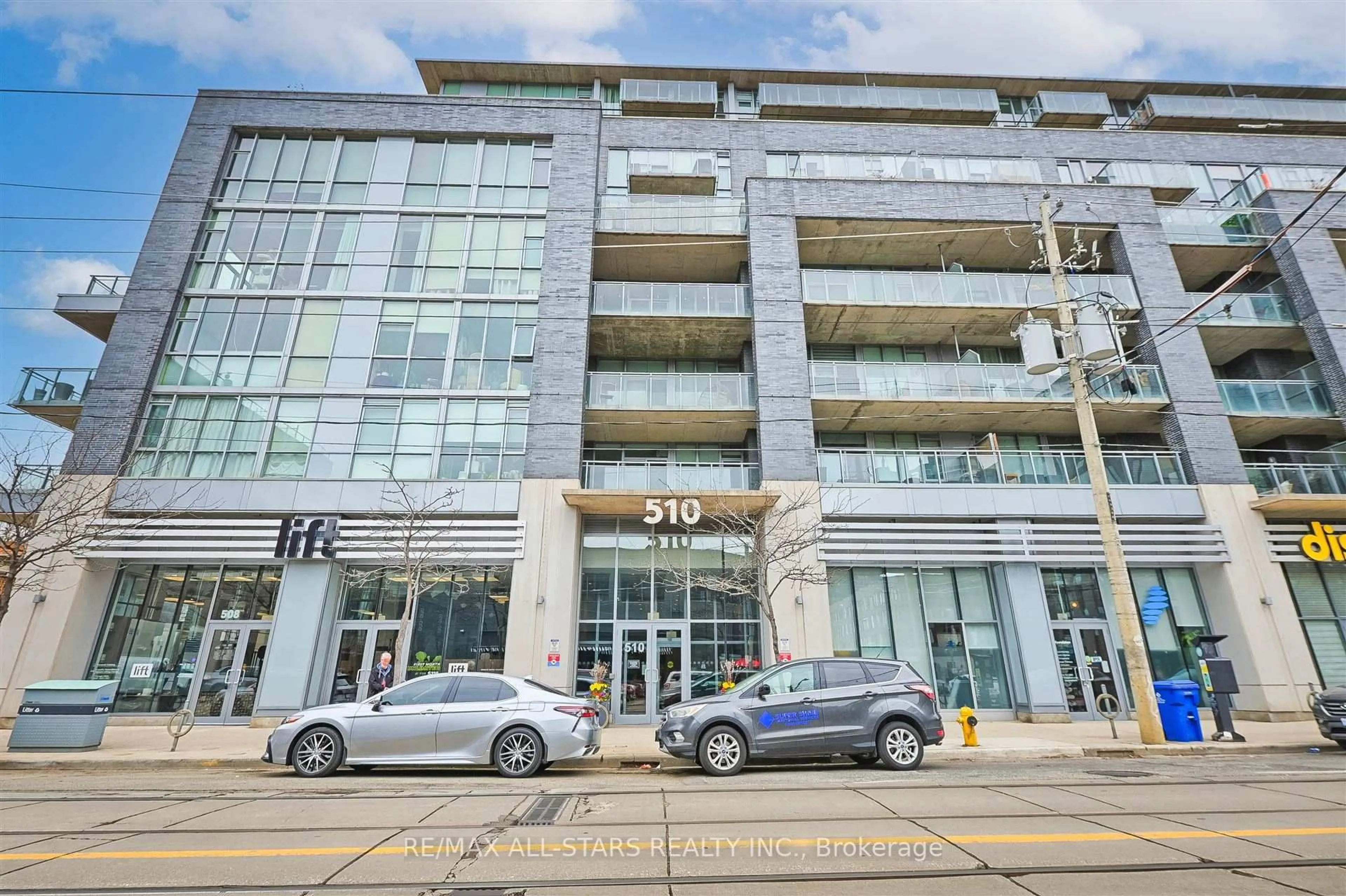 Indoor foyer for 510 King St #608, Toronto Ontario M5A 1M1