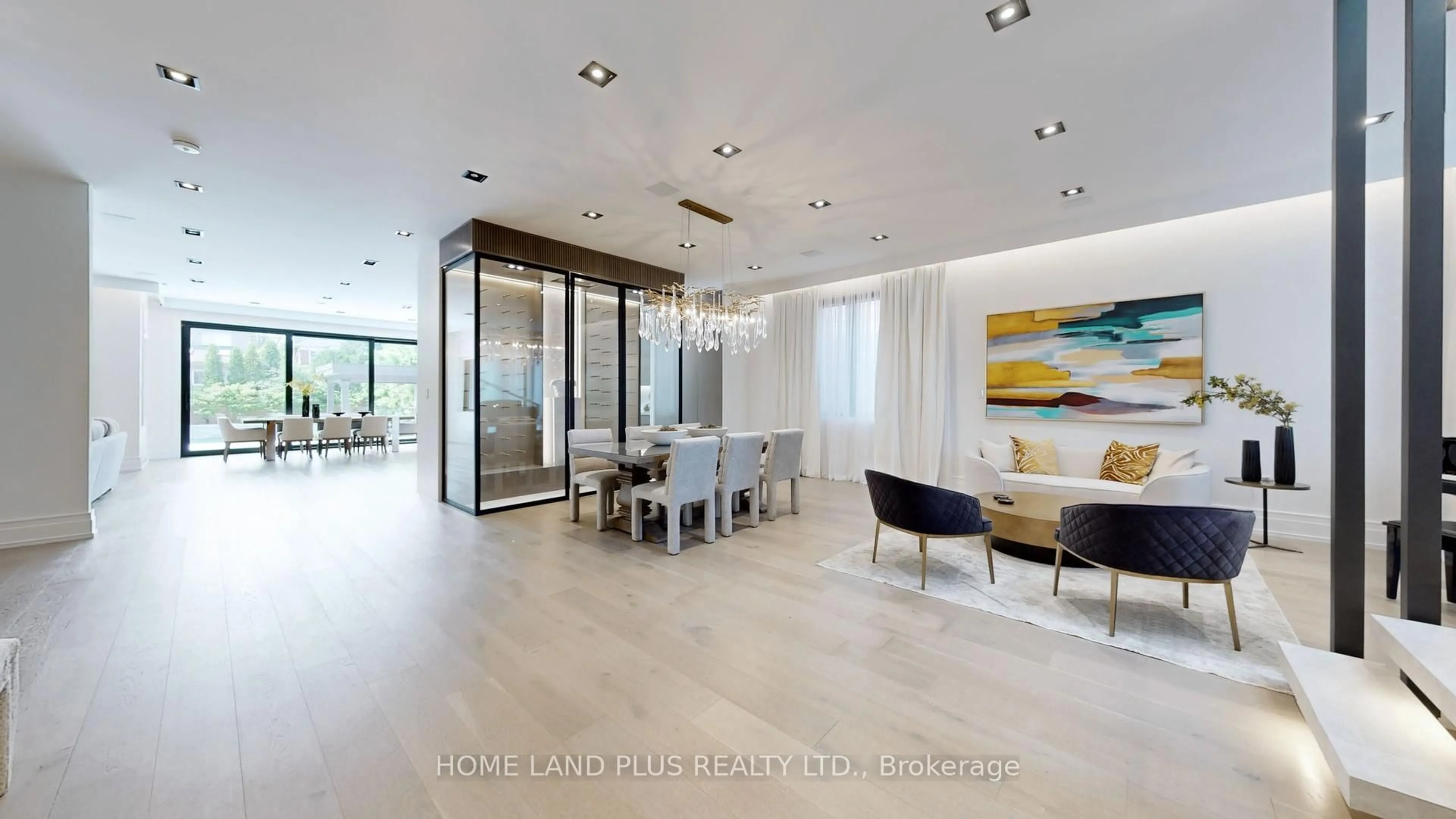 Indoor foyer for 127 Ridley Blvd, Toronto Ontario M5M 3L8
