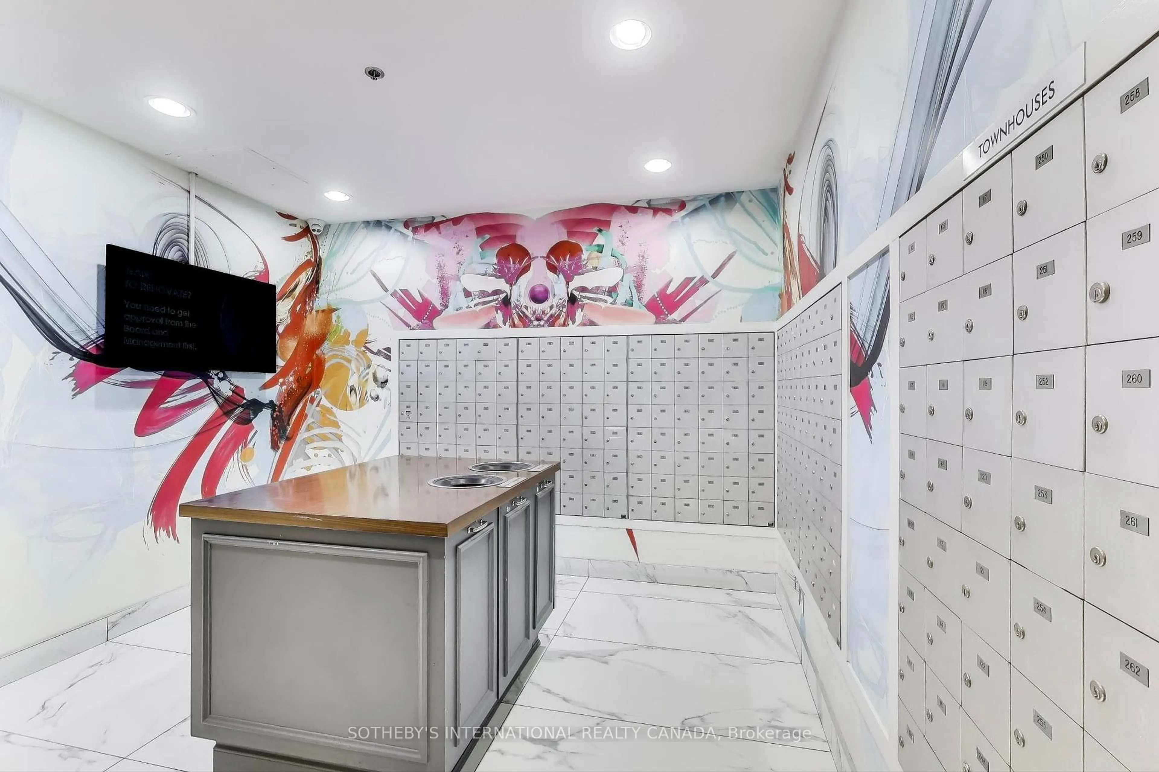 Unknown for 1029 King St #621, Toronto Ontario M6K 3M9