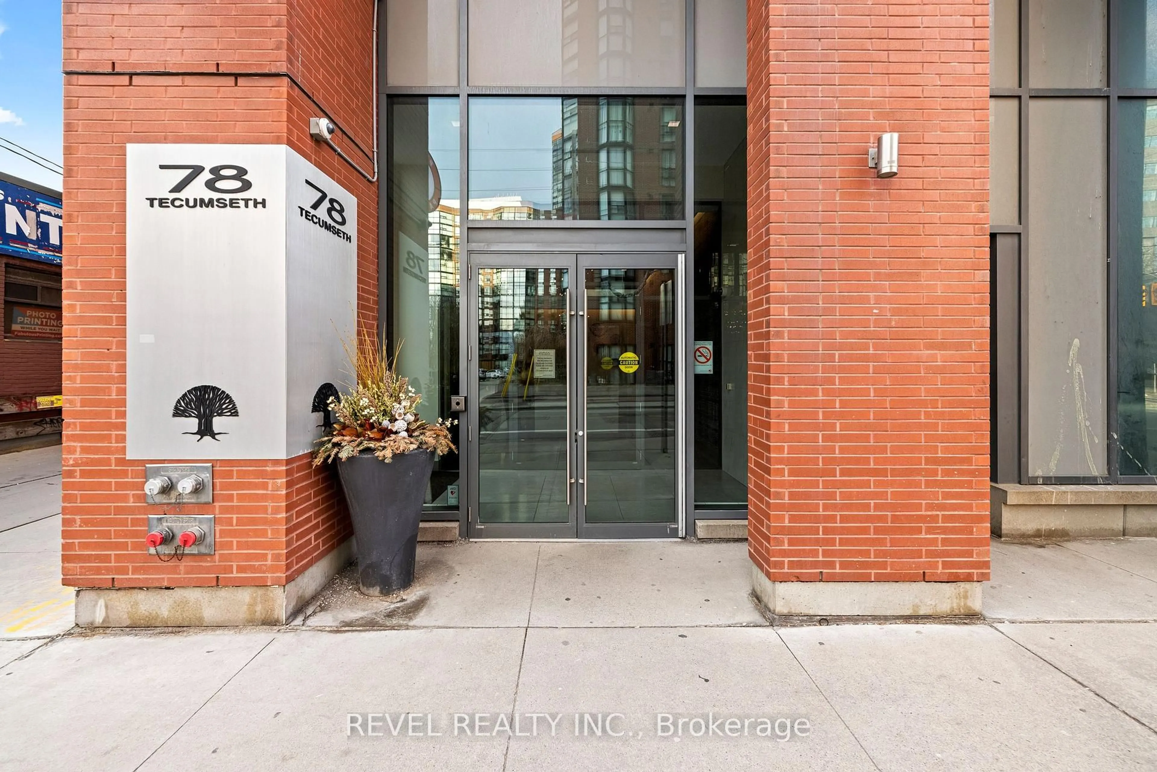 Indoor foyer for 78 Tecumseth St #302, Toronto Ontario M5V 0A9