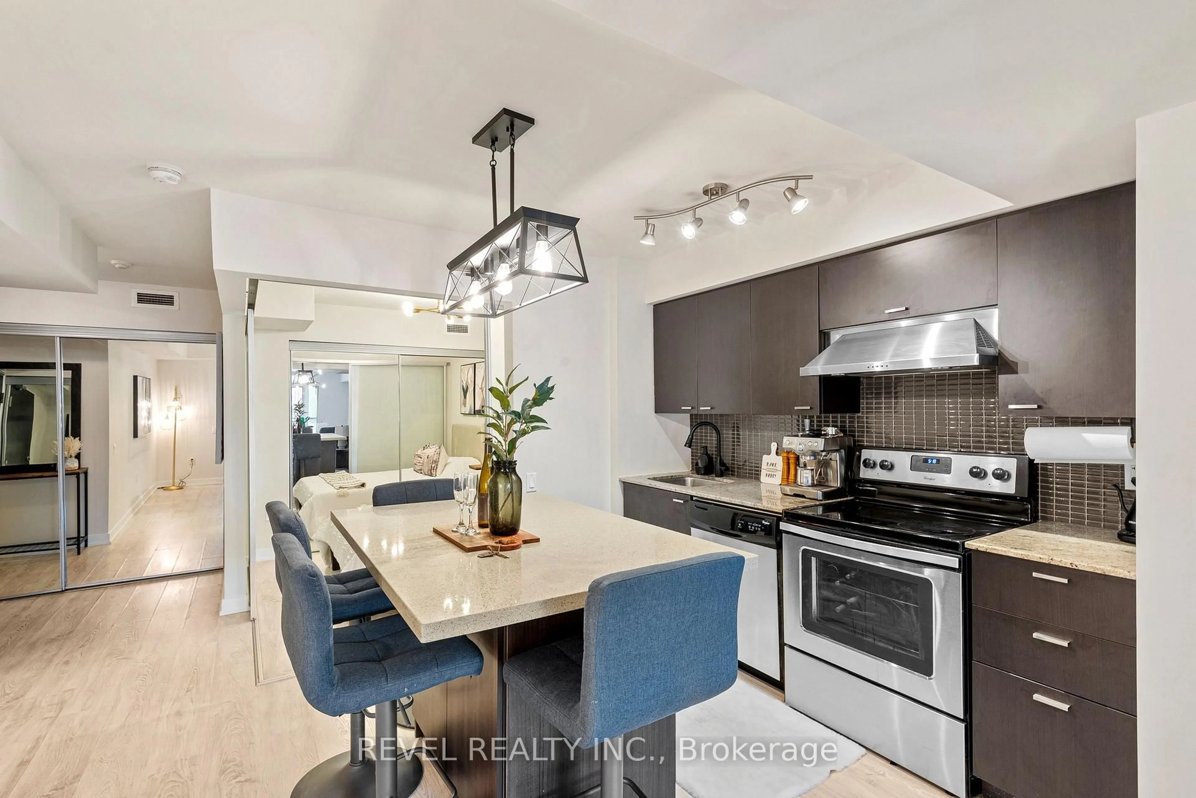 Open concept kitchen, ceramic/tile floor for 78 Tecumseth St #302, Toronto Ontario M5V 0A9