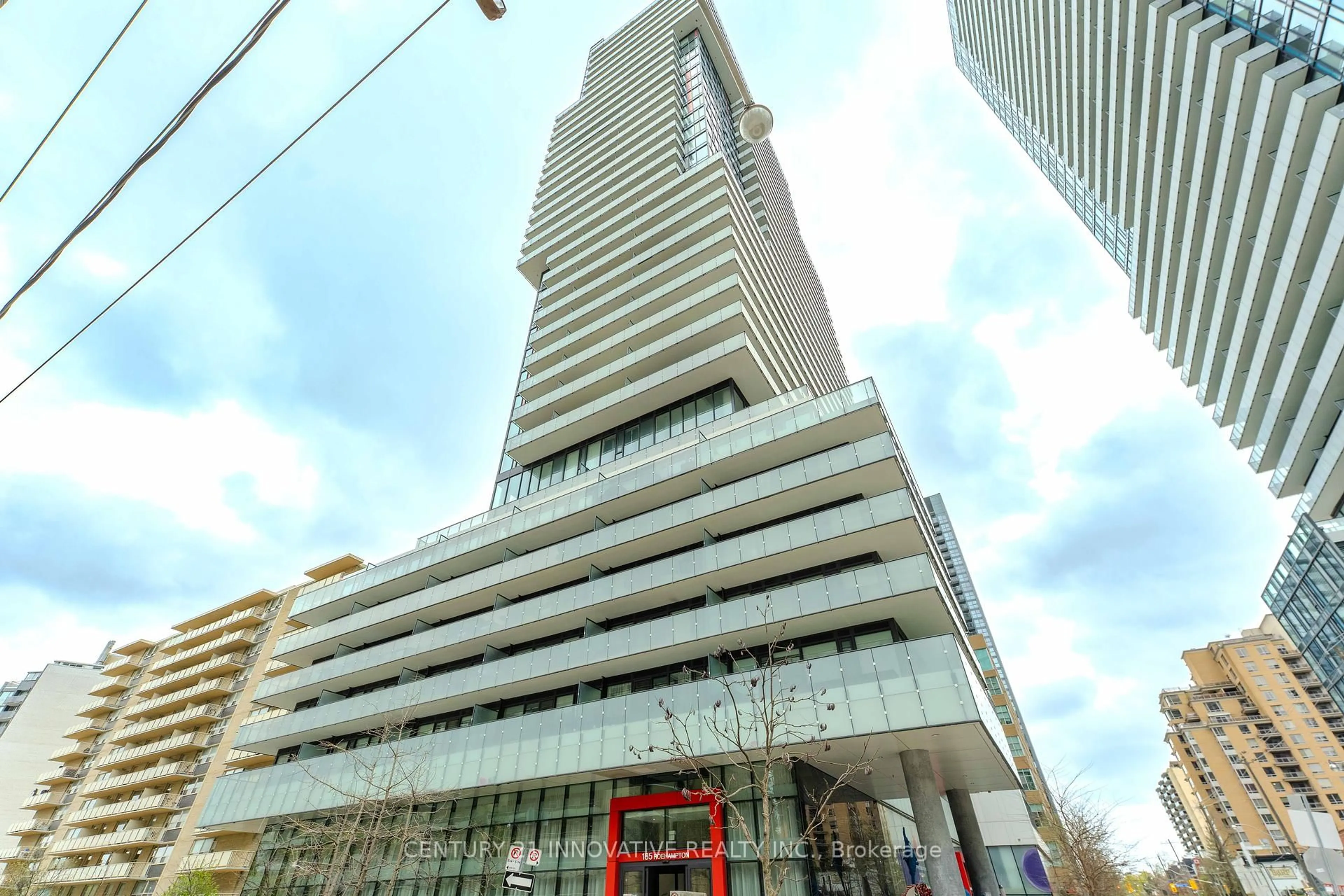 Indoor foyer for 185 Roehampton Ave #315, Toronto Ontario M4P 0C6