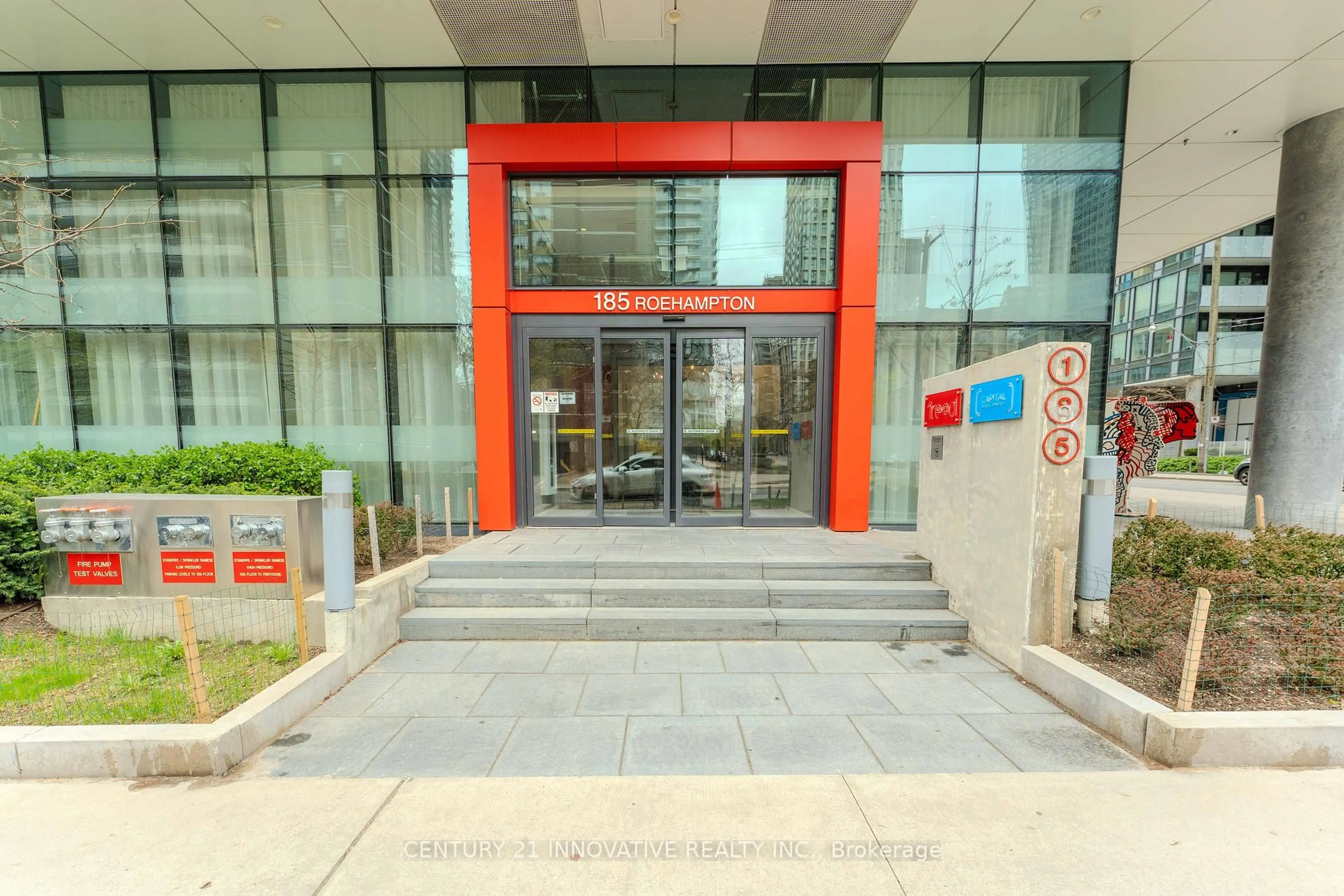 Indoor foyer for 185 Roehampton Ave #315, Toronto Ontario M4P 0C6