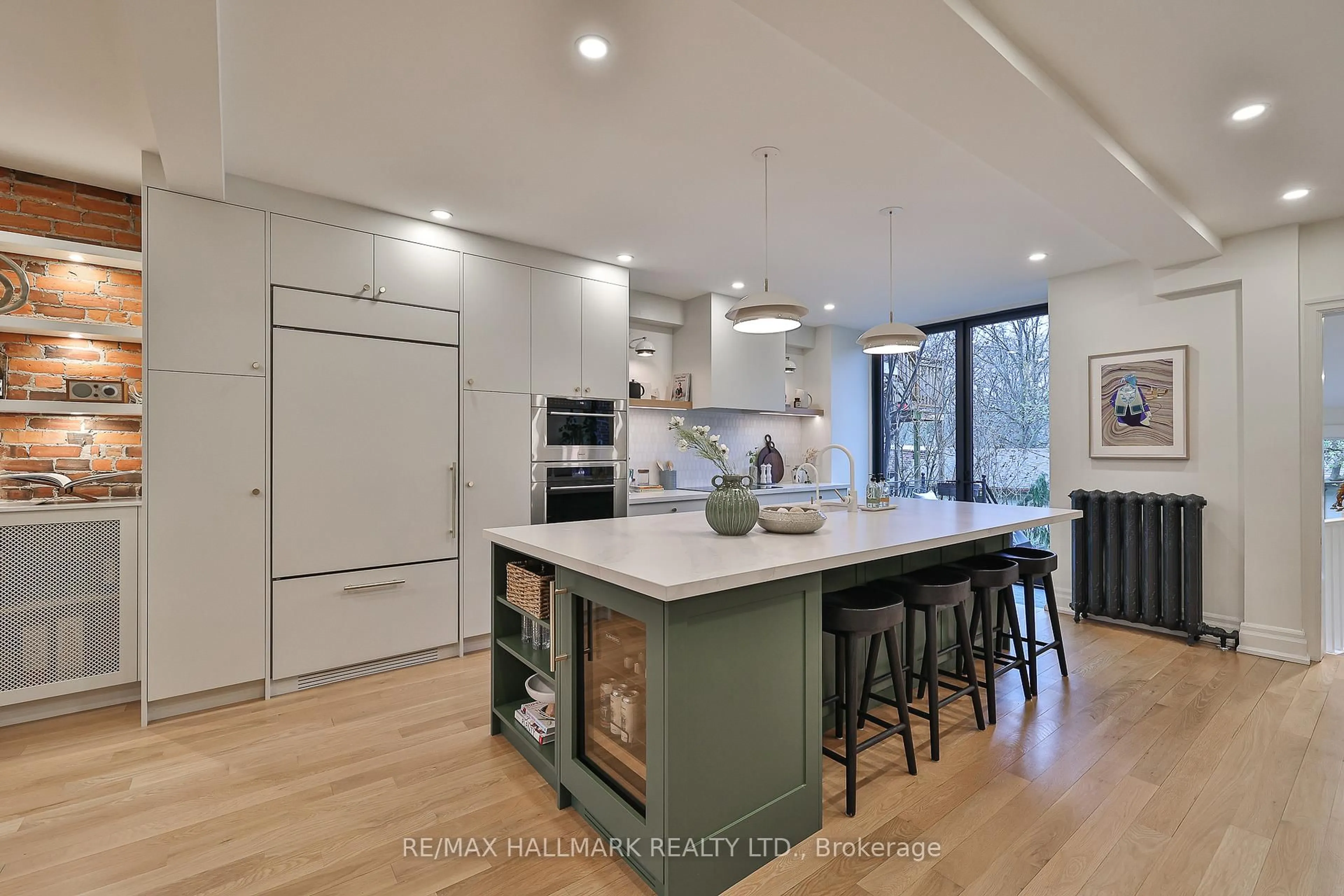 Open concept kitchen, unknown for 302 Grace St, Toronto Ontario M6G 3A6