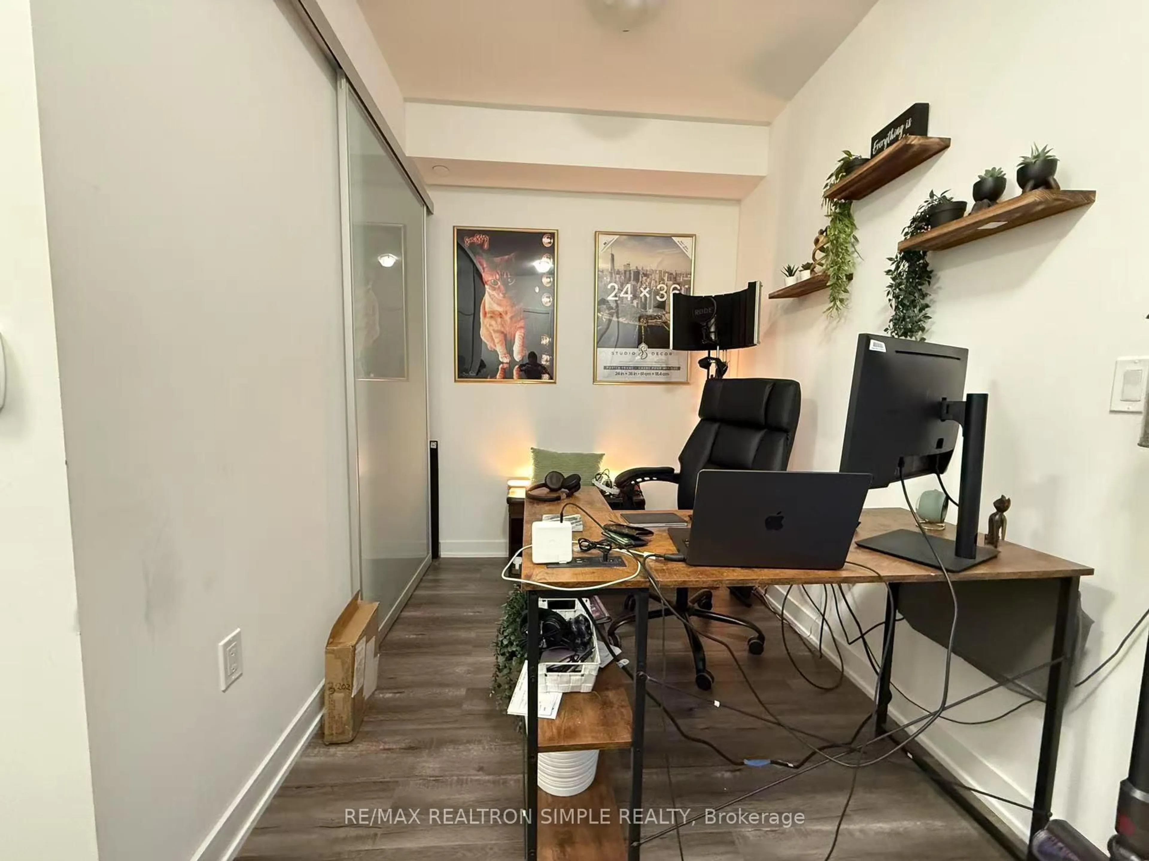A pic of a room for 99 Broadway Ave #3202, Toronto Ontario M4P 0E3