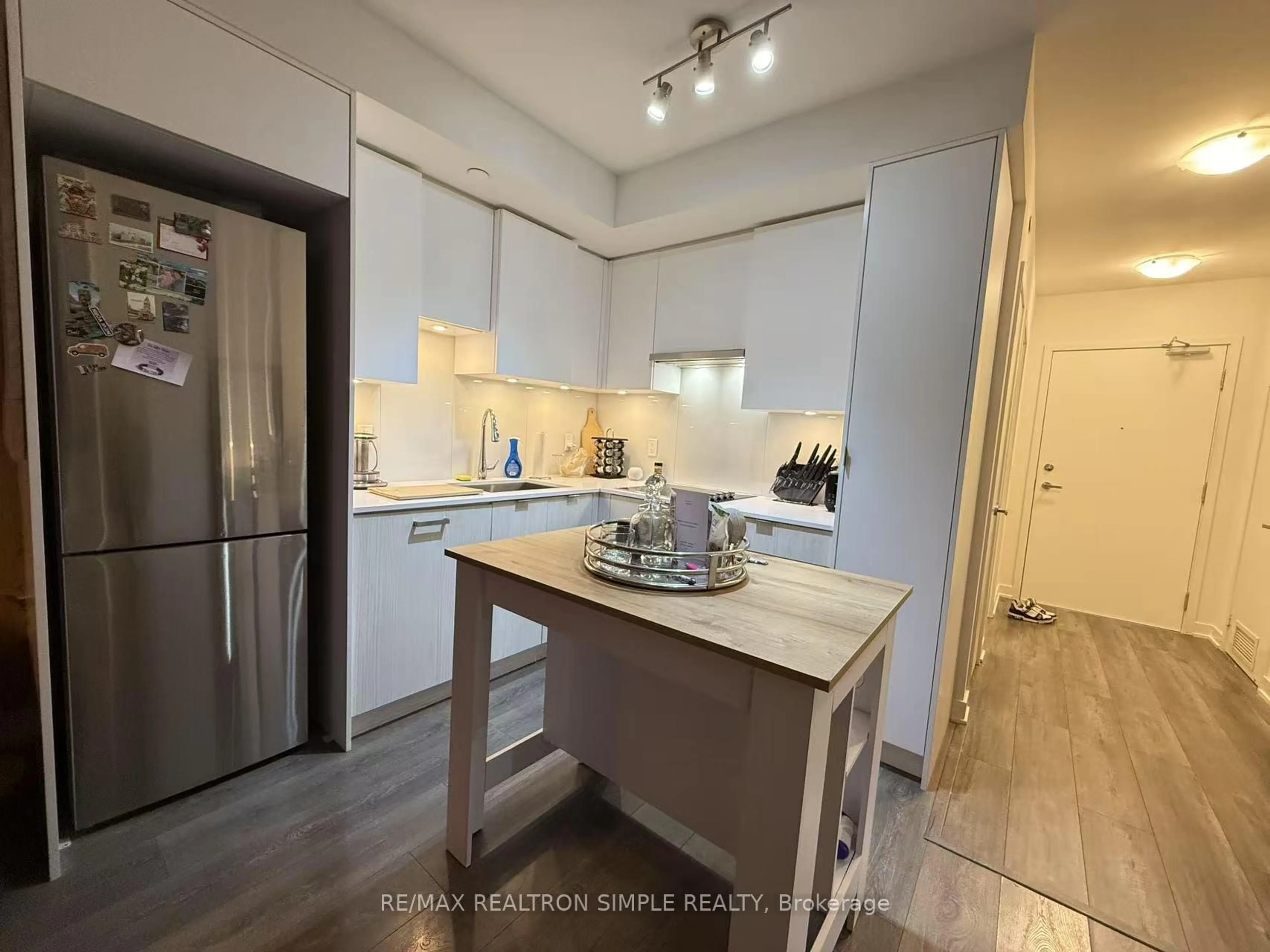 Unknown for 99 Broadway Ave #3202, Toronto Ontario M4P 0E3