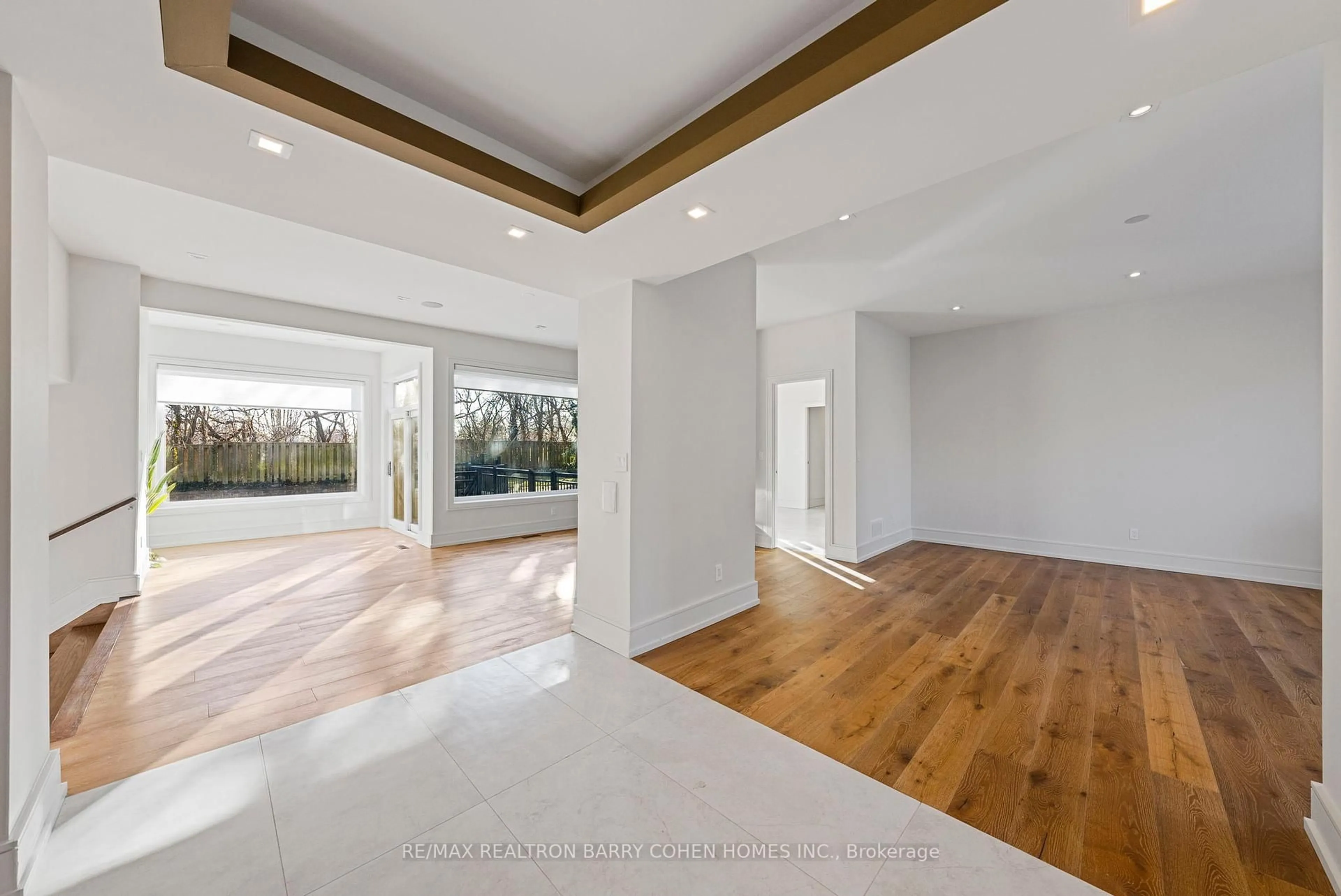 Indoor foyer for 41 Suncrest Dr, Toronto Ontario M3C 2L1