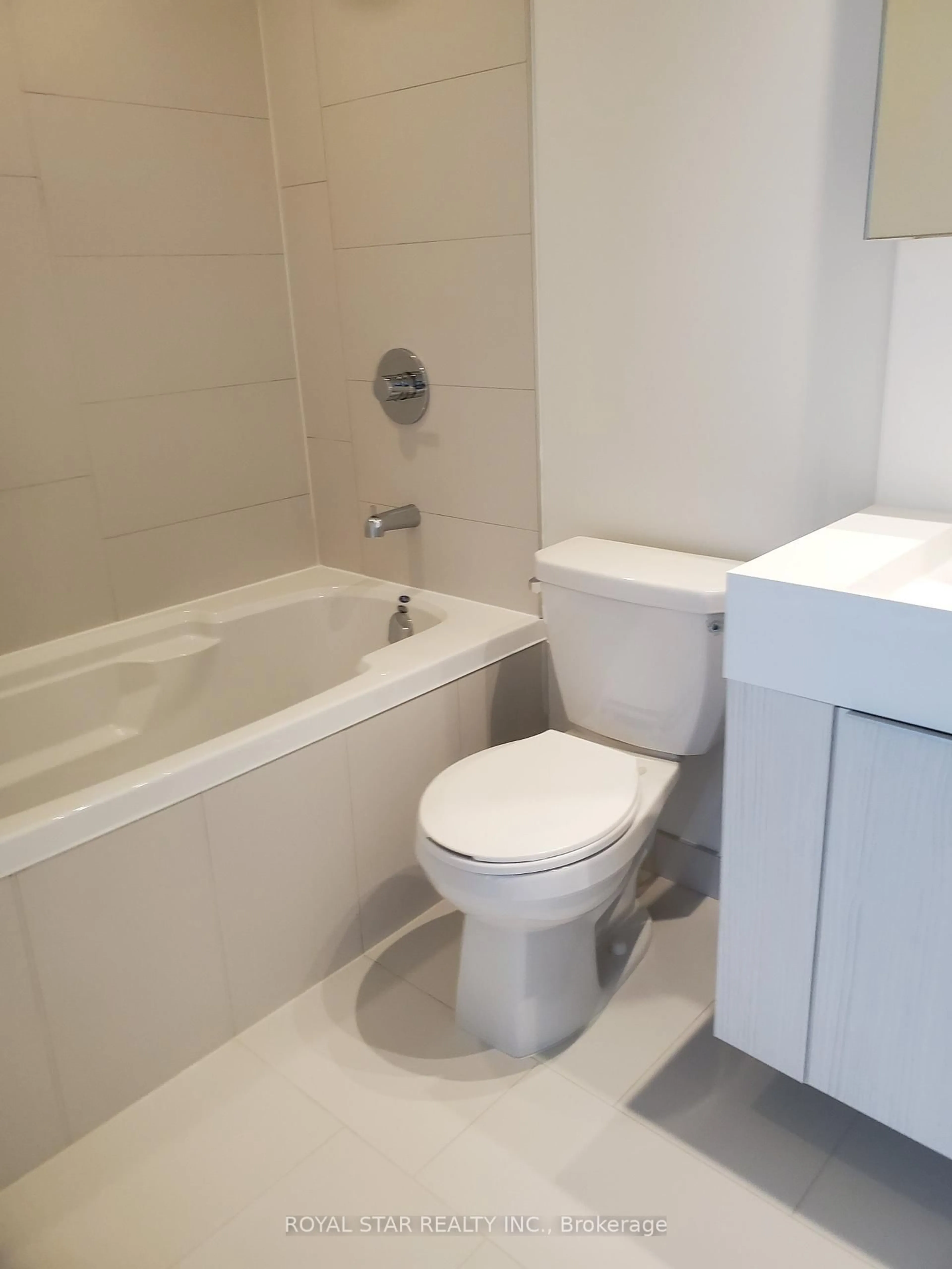 Standard bathroom, unknown for 20 Richardson St #1305, Toronto Ontario M5A 0S6