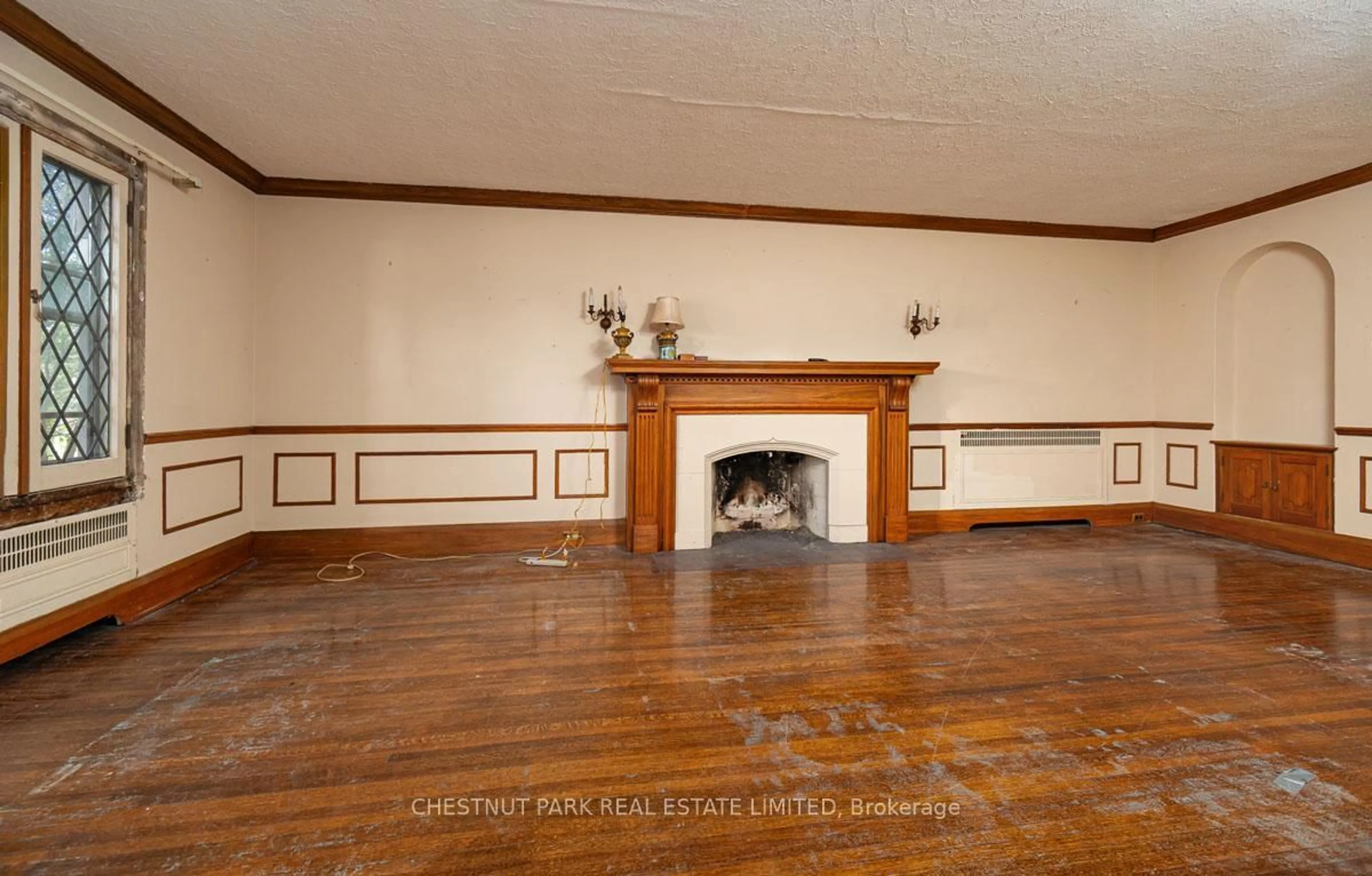 A pic of a room for 4 Elderwood Dr, Toronto Ontario M5P 1W5