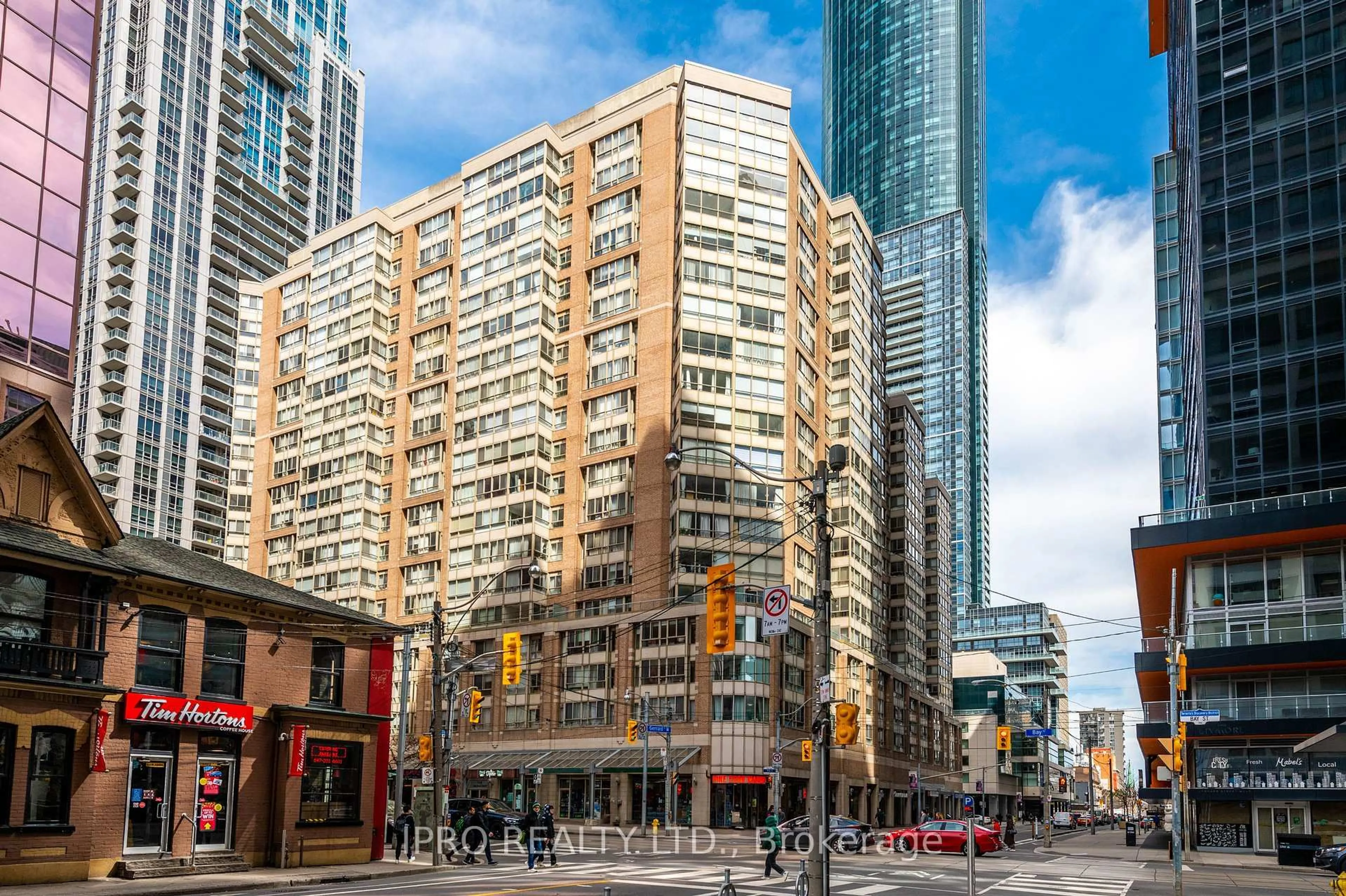 Patio, street for 44 Gerrard St #1808, Toronto Ontario M5G 2K2