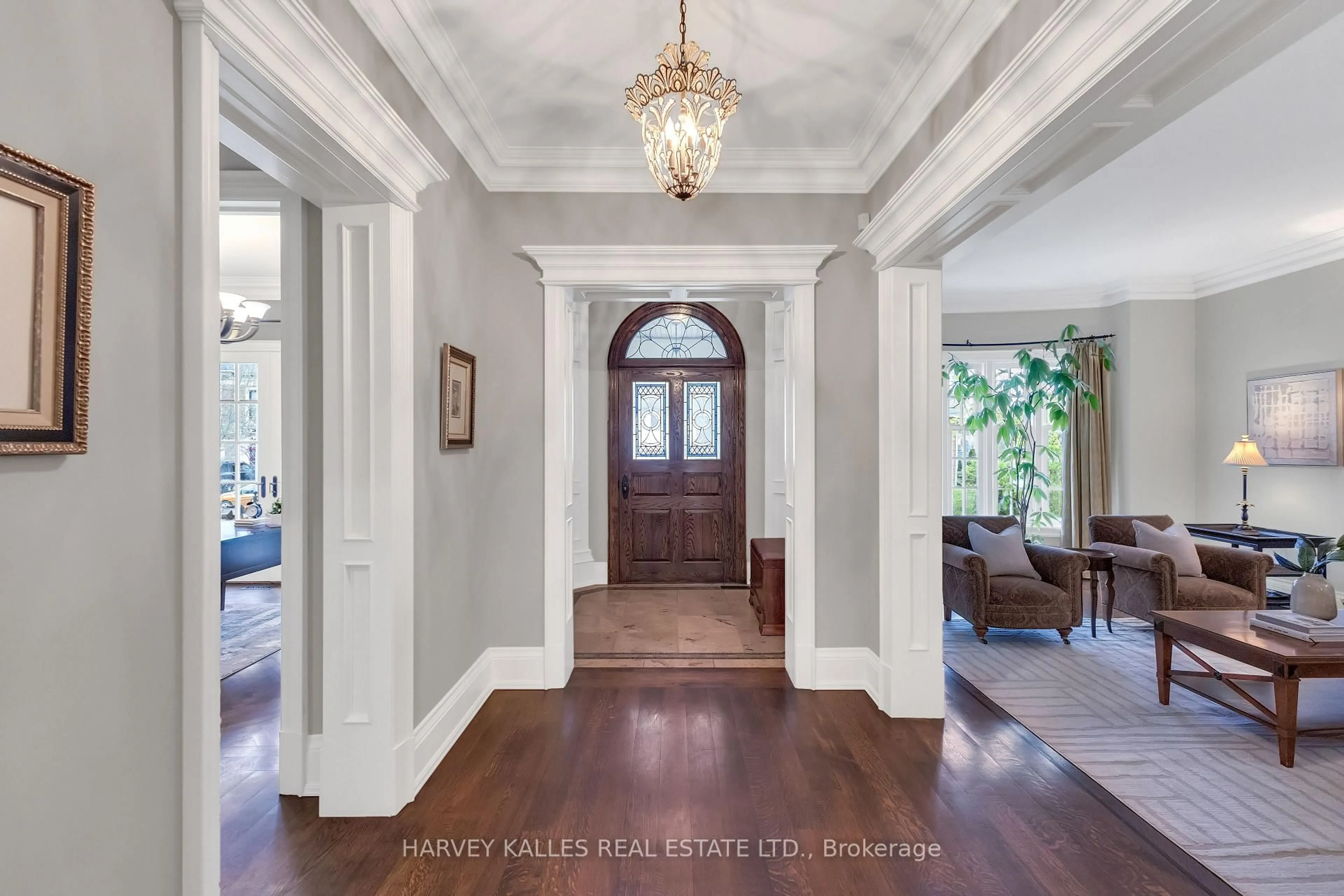 Indoor entryway for 104 Dawlish Ave, Toronto Ontario M4N 1H3