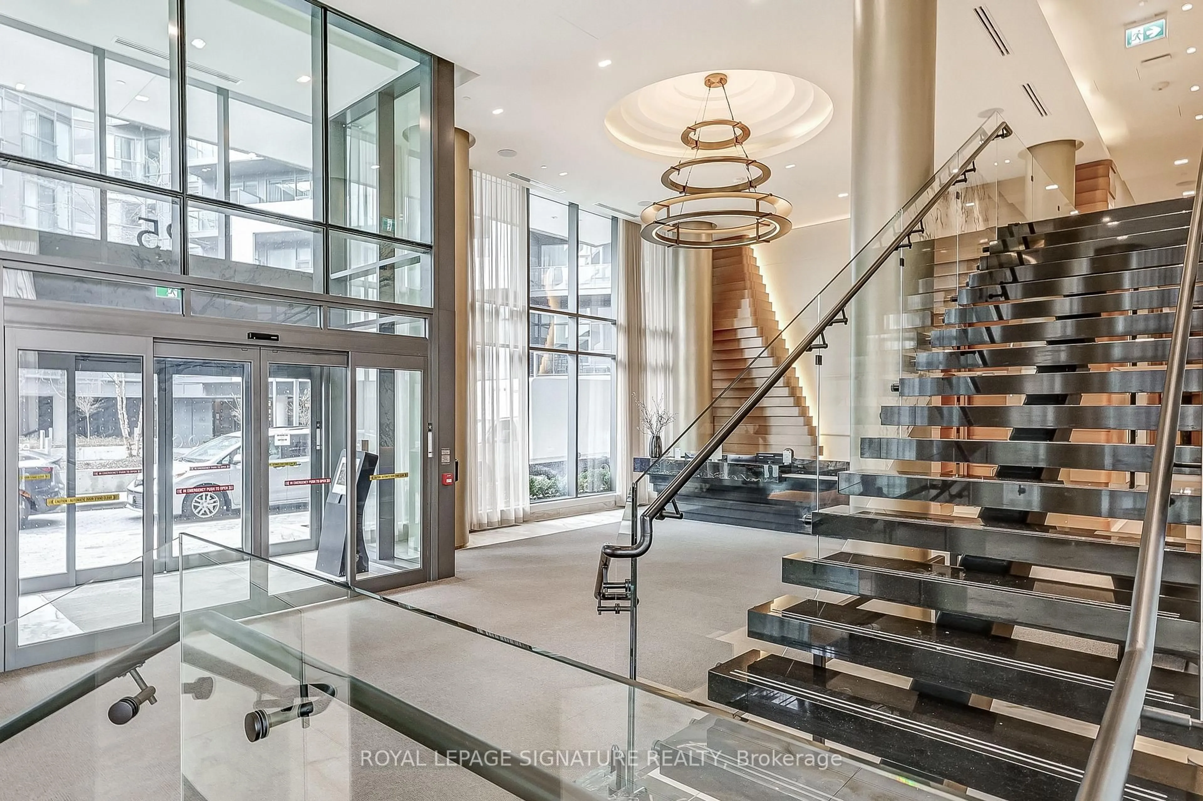 Indoor foyer for 25 Adra Grado Way #853, Toronto Ontario M2J 0H6