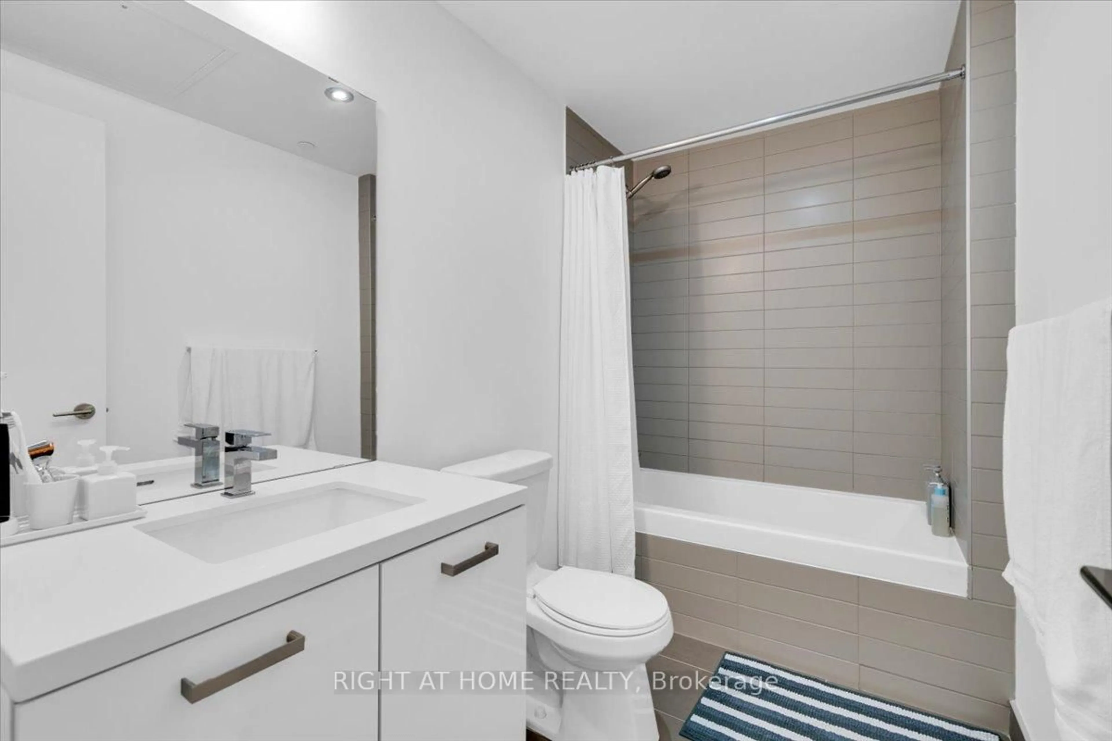 Standard bathroom, ceramic/tile floor for 11 Charlotte St #402, Toronto Ontario M5V 2H5