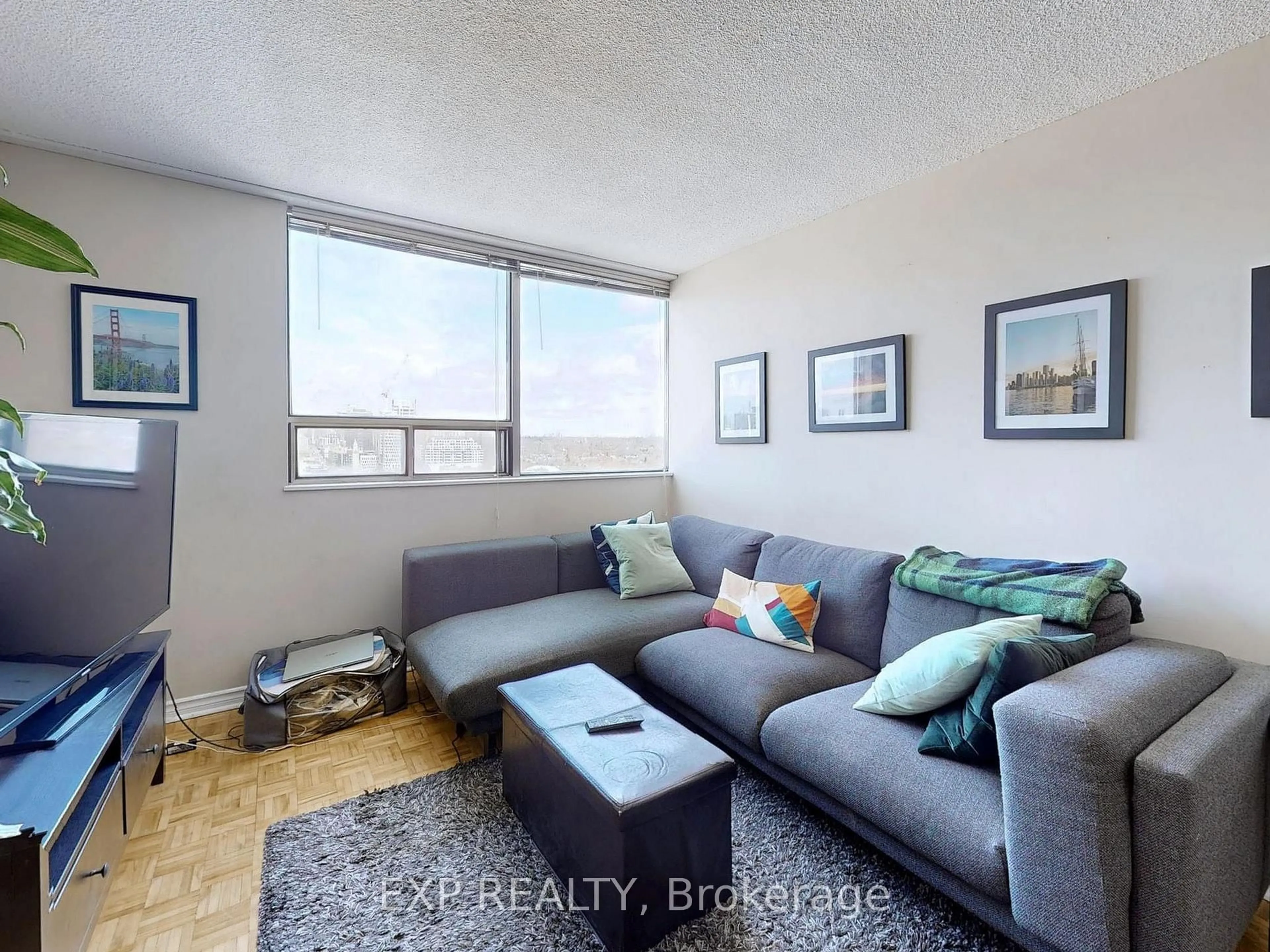 Living room with furniture, unknown for 914 Yonge St #1709, Toronto Ontario M4W 3C8