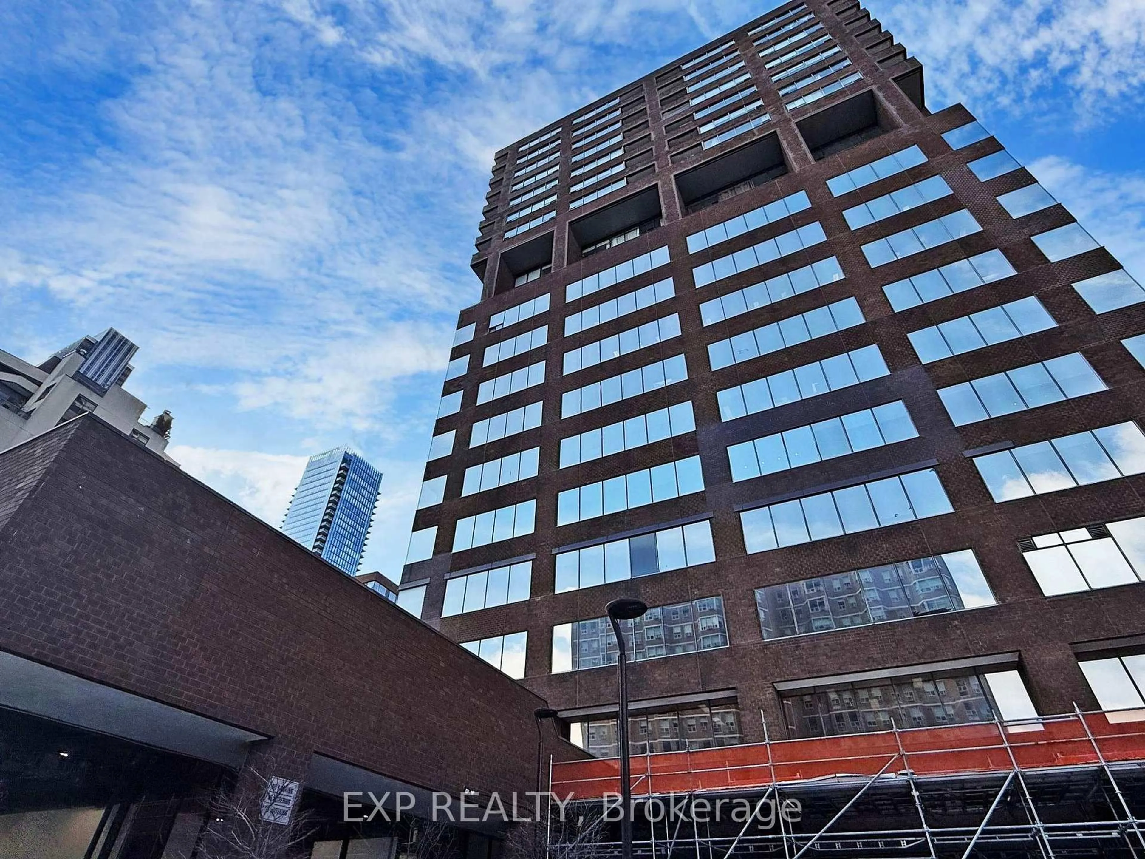 Unknown for 914 Yonge St #1709, Toronto Ontario M4W 3C8