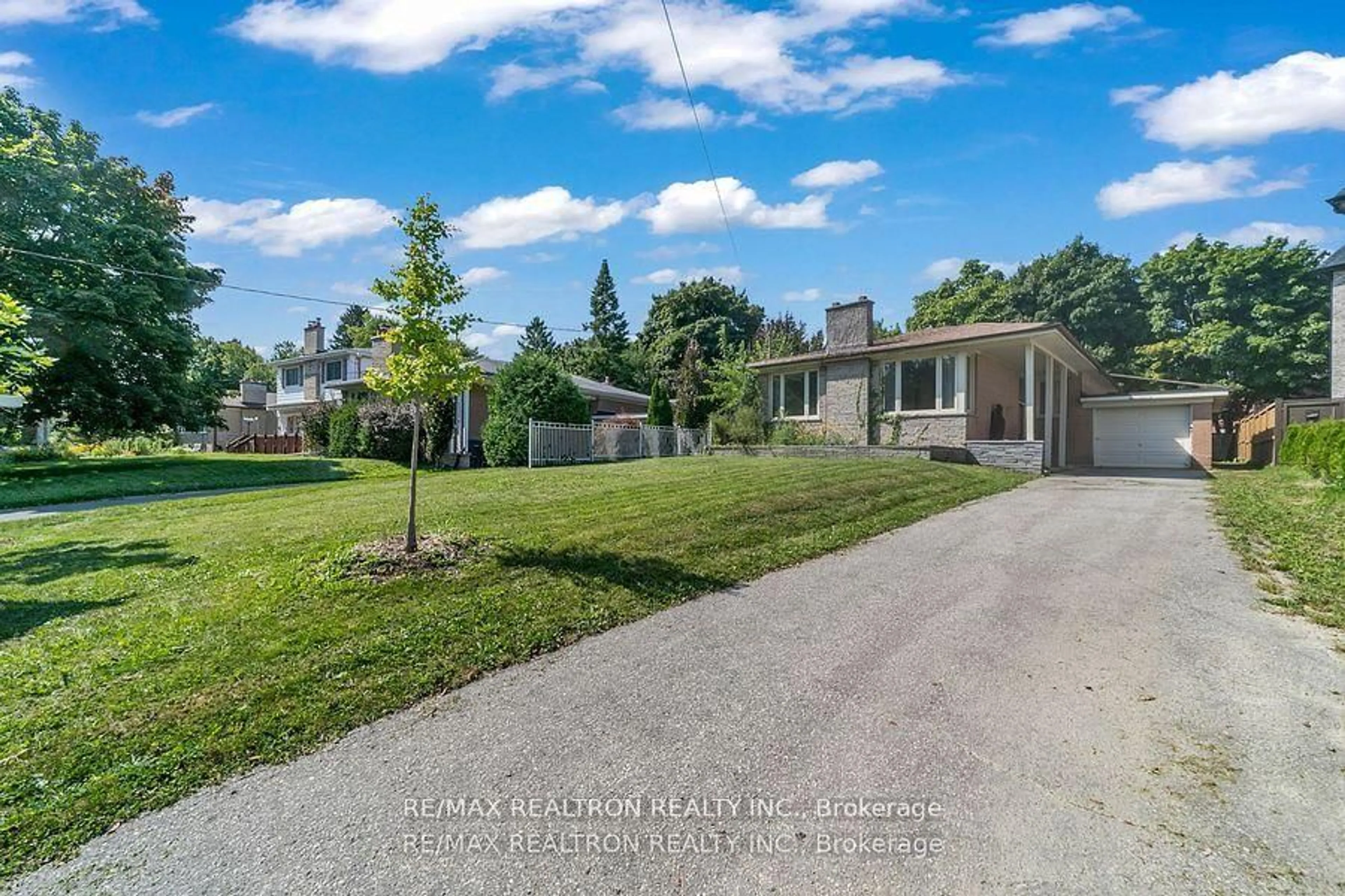 A pic from outside/outdoor area/front of a property/back of a property/a pic from drone, street for 66 Claywood Rd, Toronto Ontario M2N 2R2