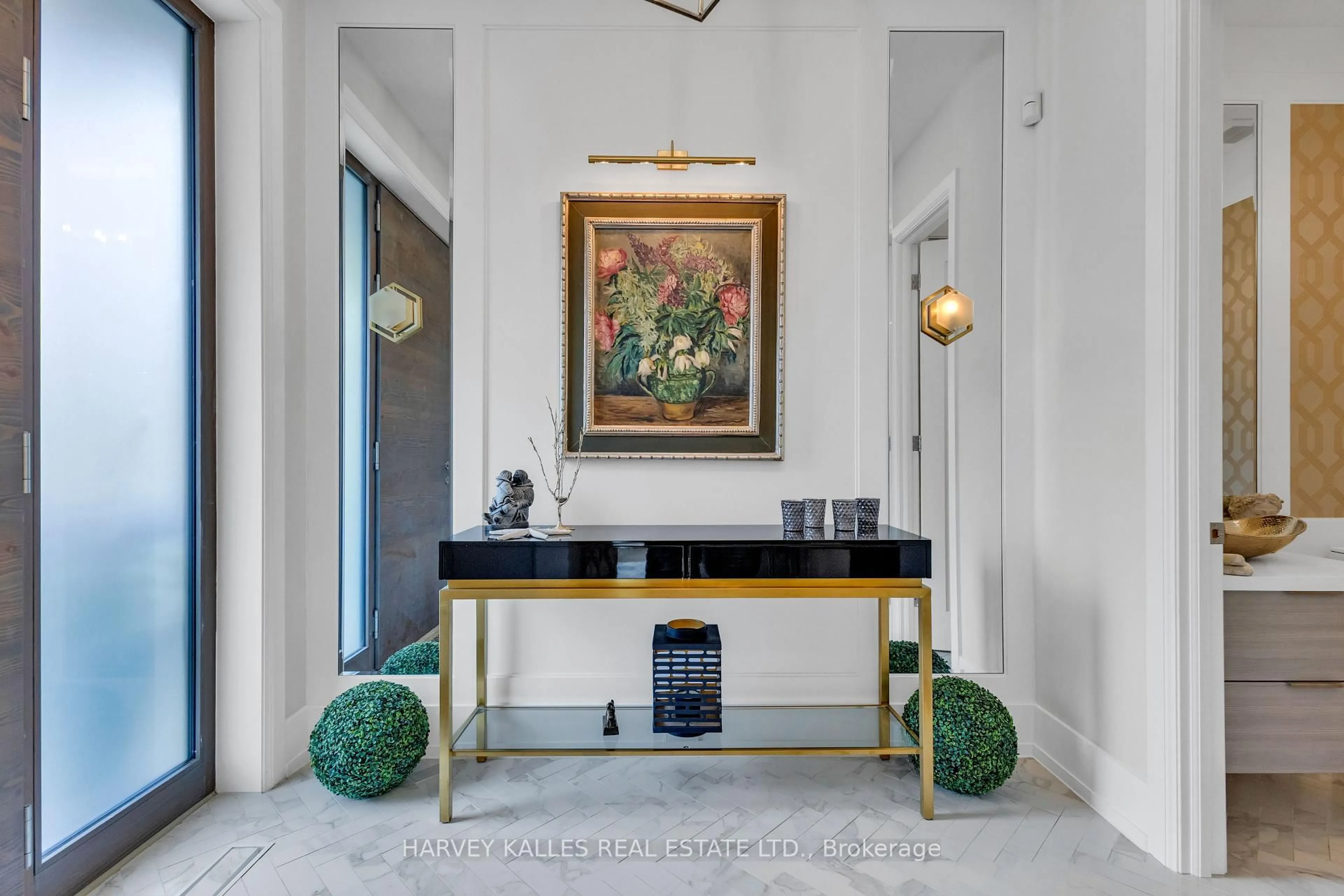Indoor entryway for 7 Relmar Gdns, Toronto Ontario M5P 1S1