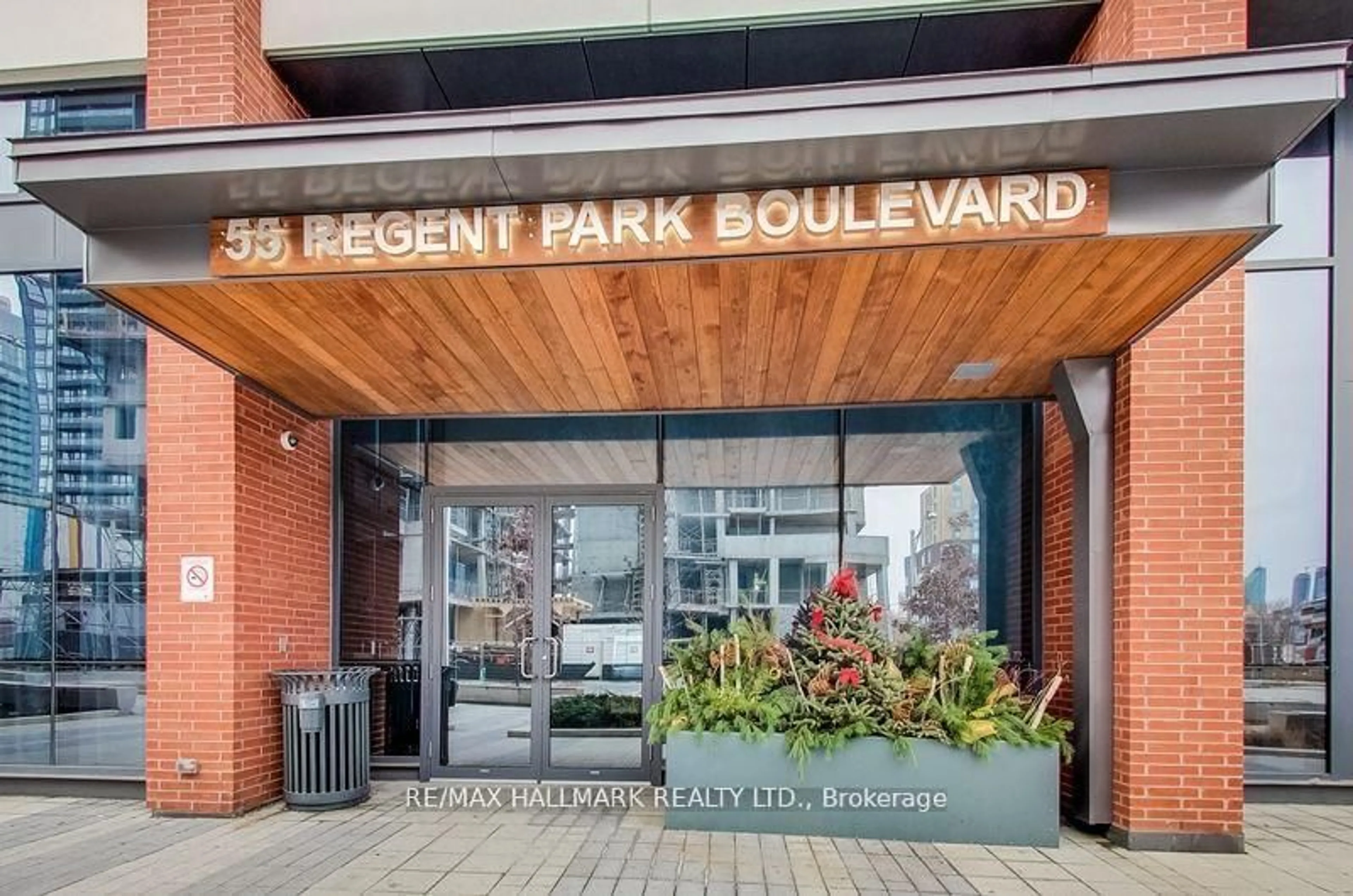Indoor foyer for 55 Regent Park Blvd #2208, Toronto Ontario M5A 0C2