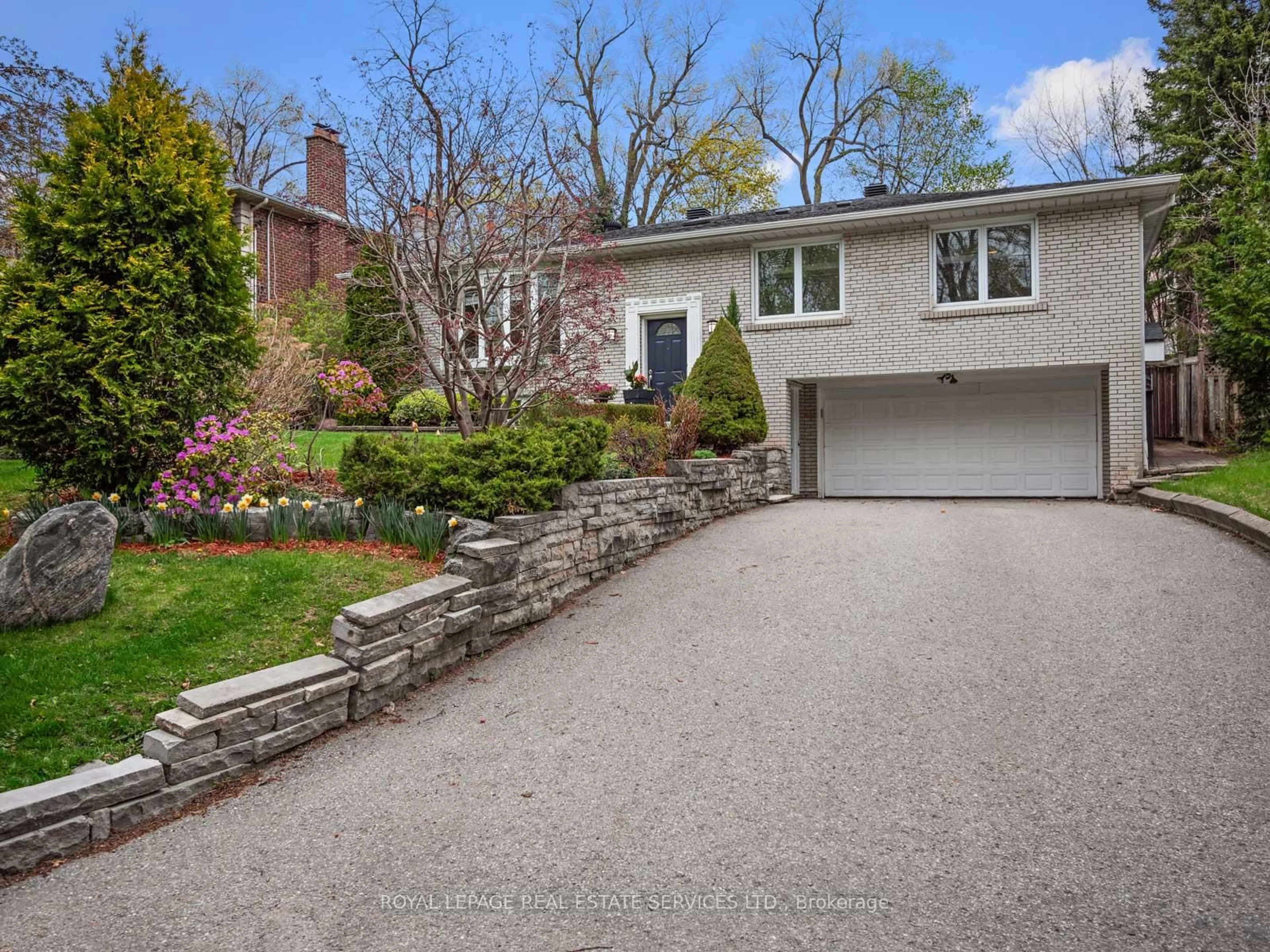 Home with brick exterior material, street for 227 Old Yonge St, Toronto Ontario M2P 1R5