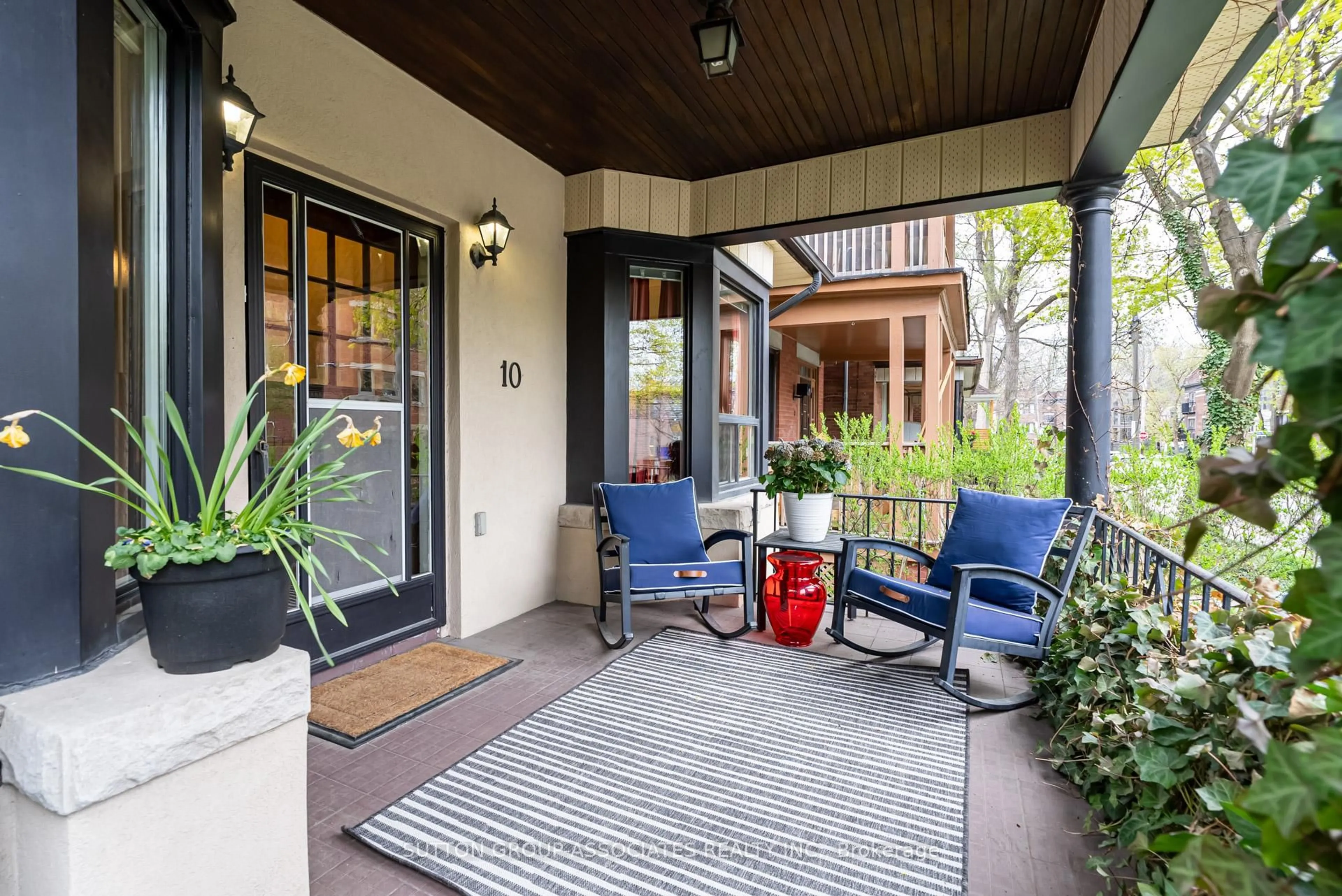 Patio, street for 10 Vermont Ave, Toronto Ontario M6G 1X7