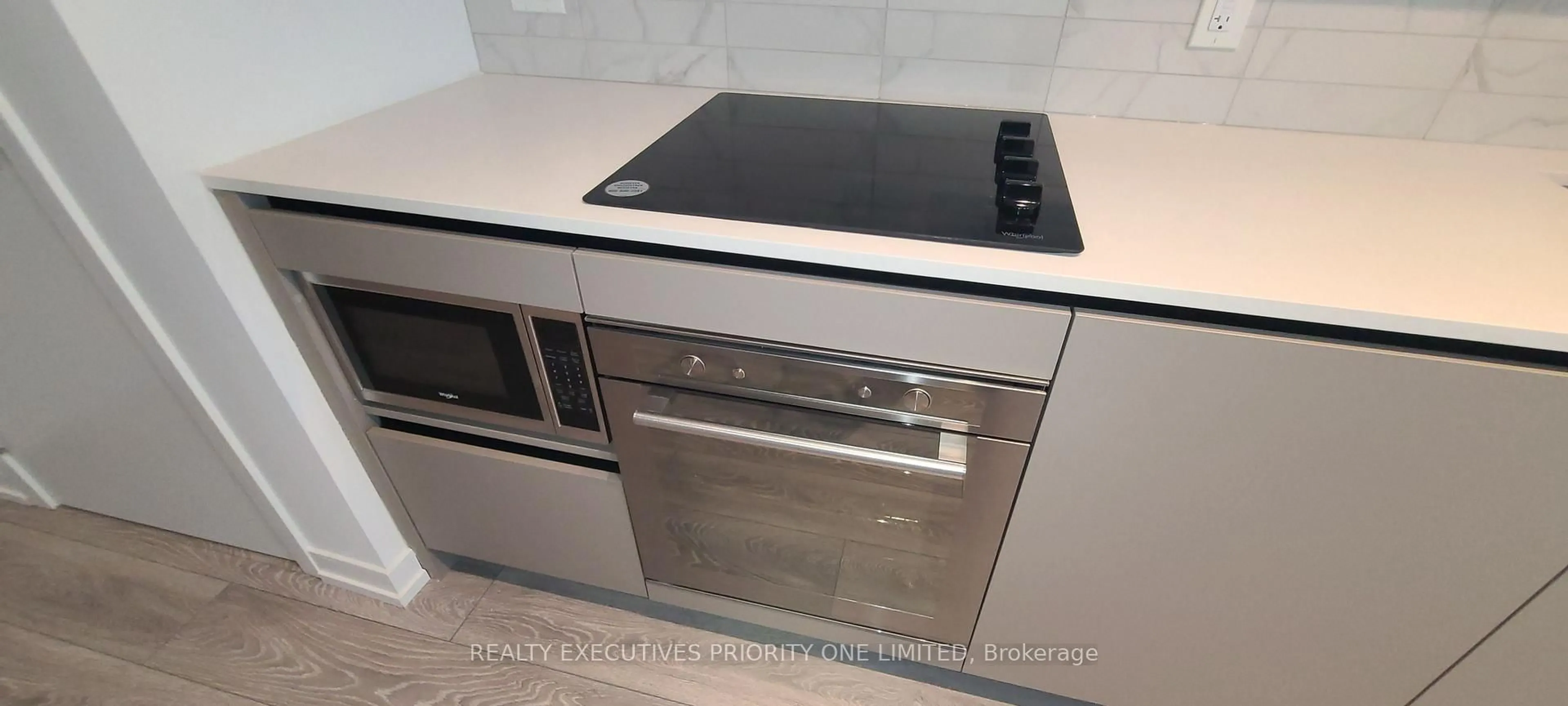 Standard kitchen, ceramic/tile floor for 55 Mercer St #319, Toronto Ontario M5V 0W4
