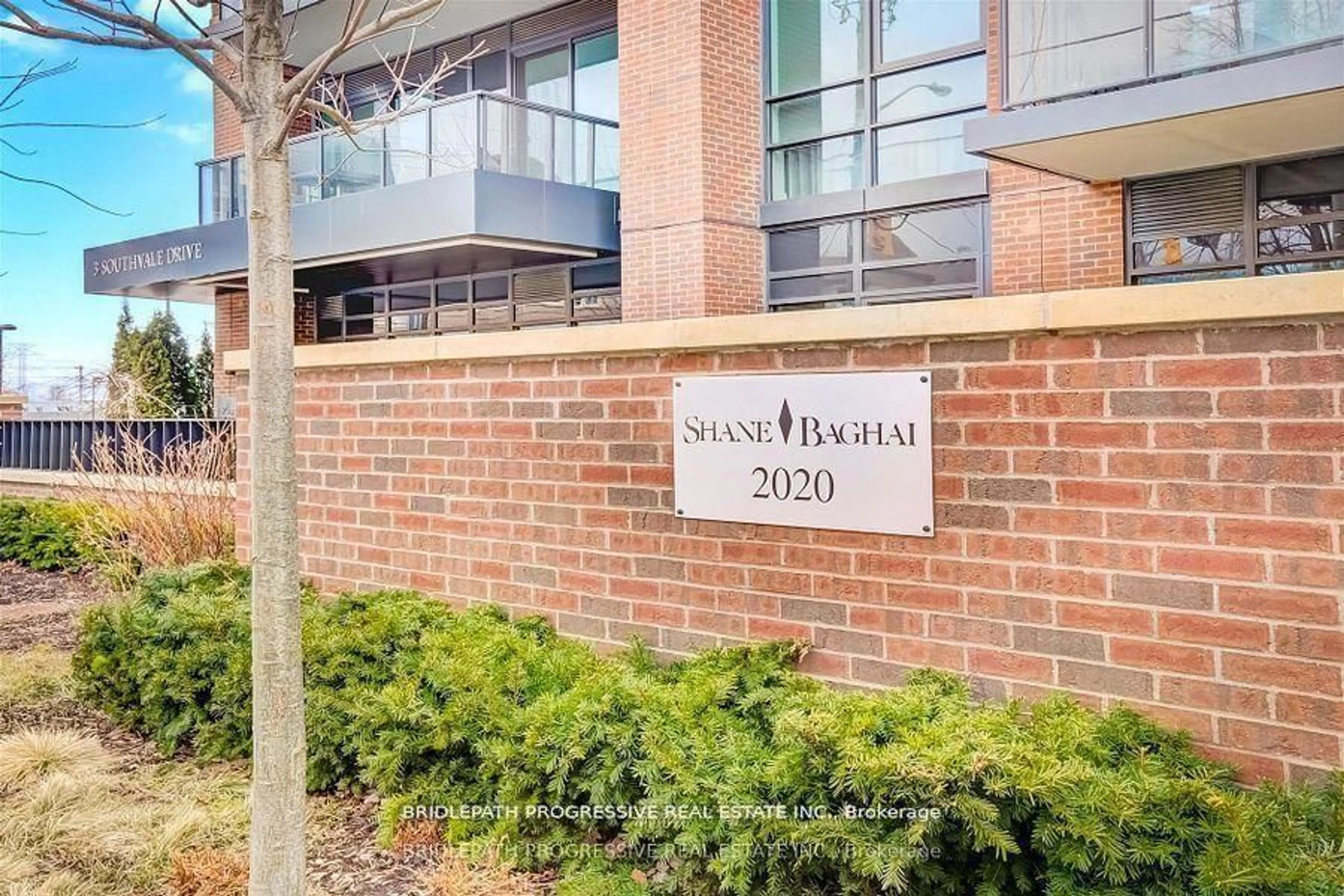 Indoor foyer for 3 Southvale Dr #301, Toronto Ontario M4G 1G1