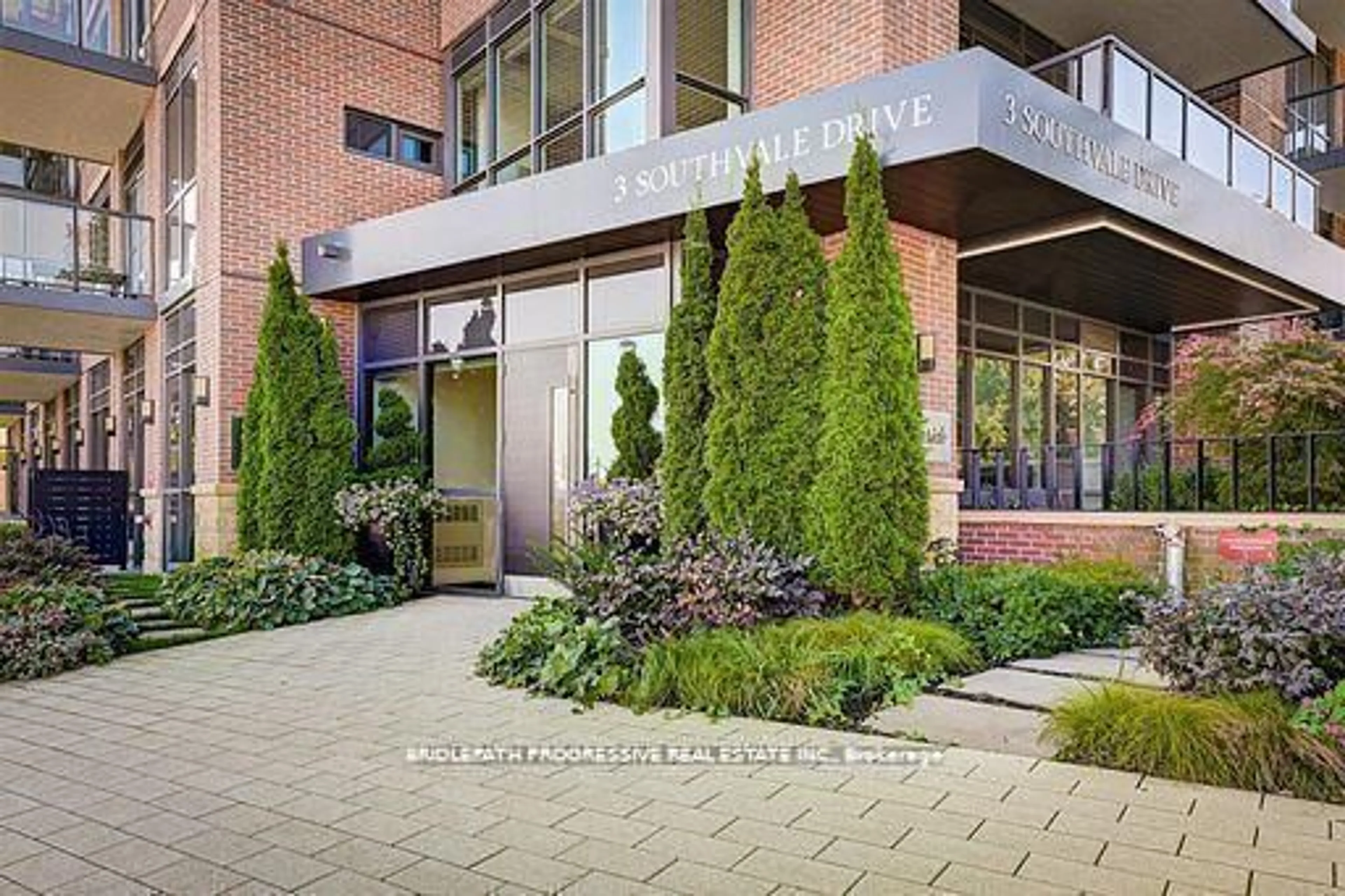 Indoor foyer for 3 Southvale Dr #301, Toronto Ontario M4G 1G1