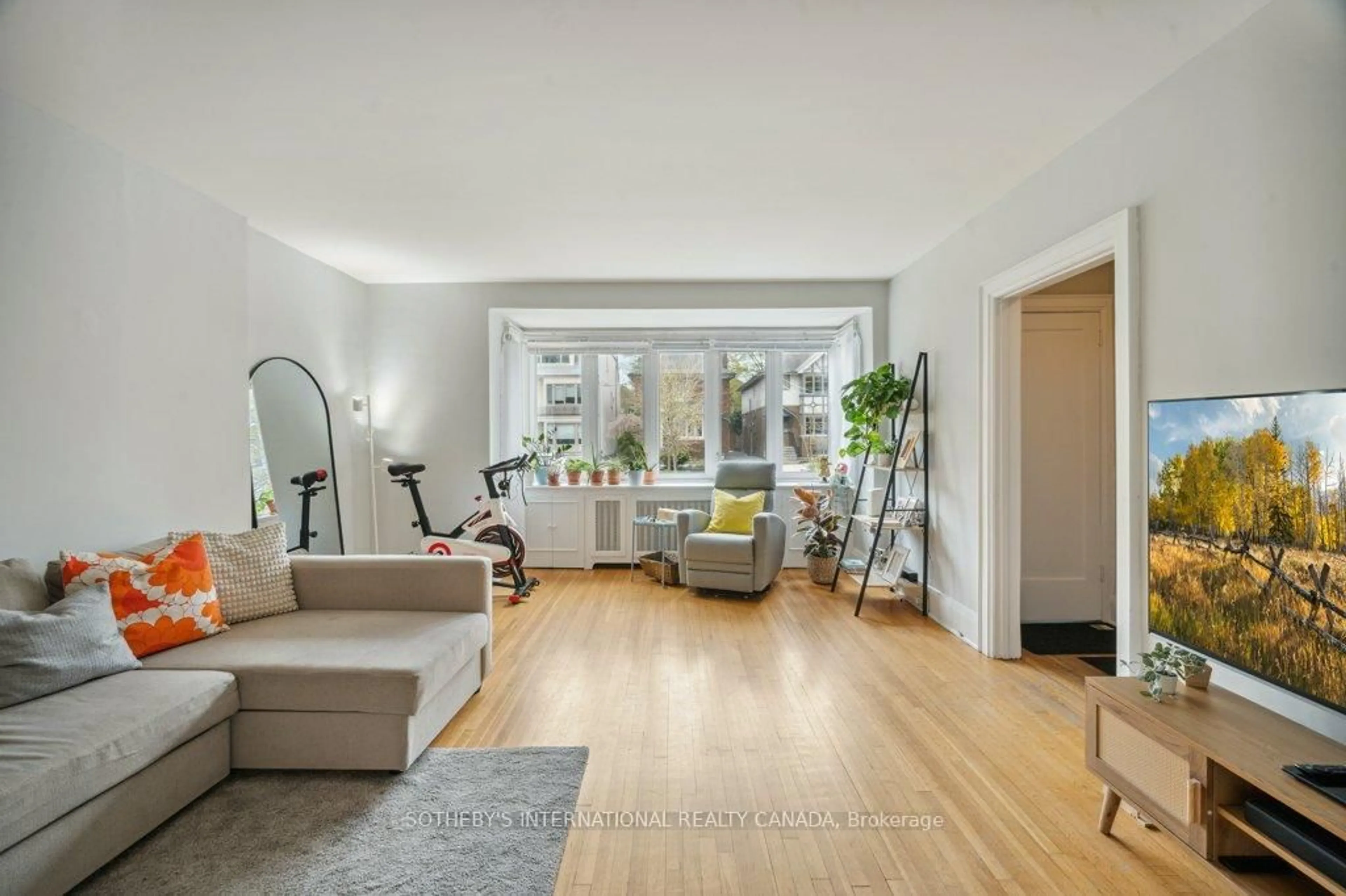 Living room with furniture, unknown for 14 Kilbarry Rd, Toronto Ontario M5P 1K5