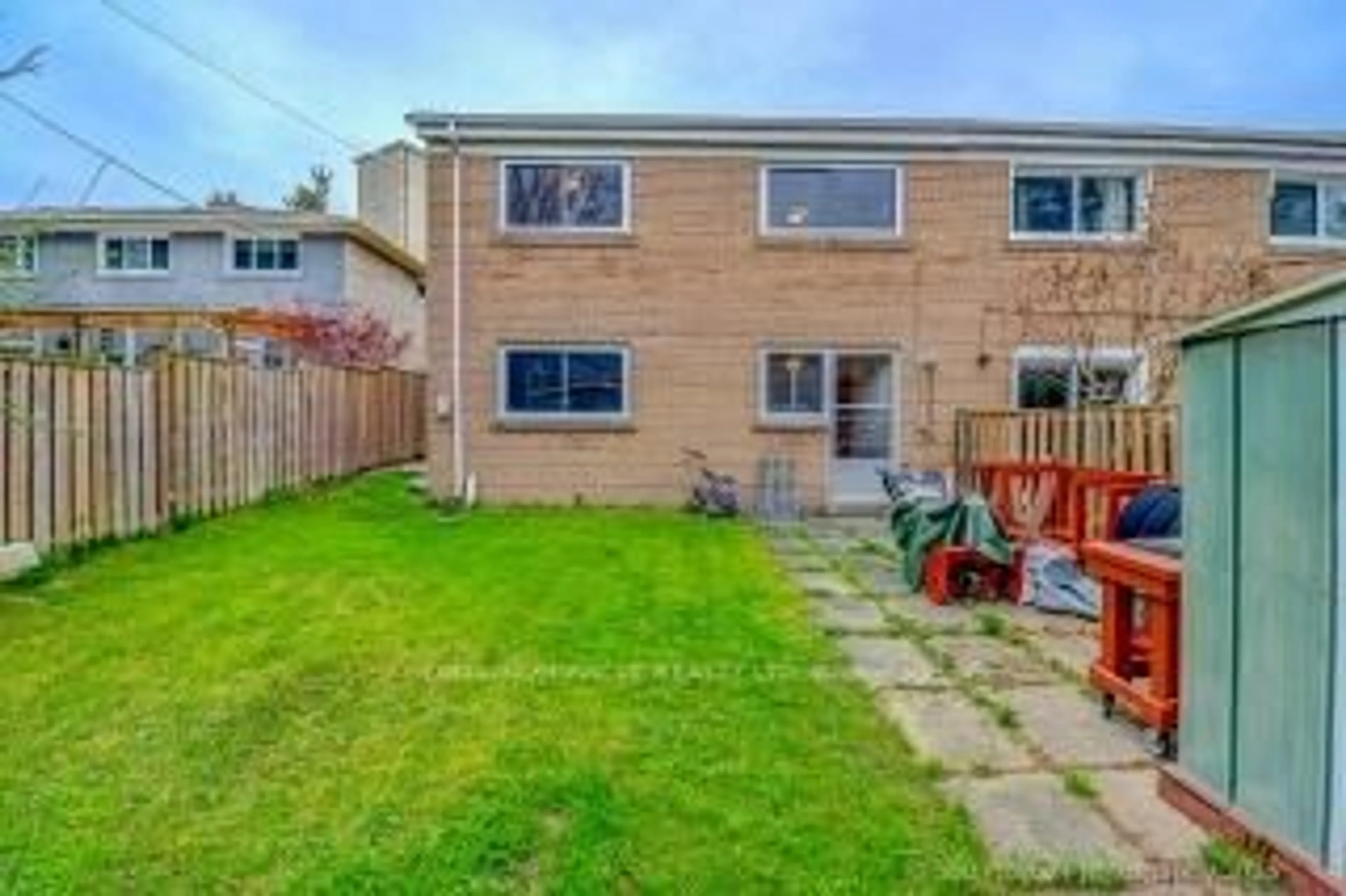 A pic from outside/outdoor area/front of a property/back of a property/a pic from drone, street for 268 Roywood Dr, Toronto Ontario M3A 2E6