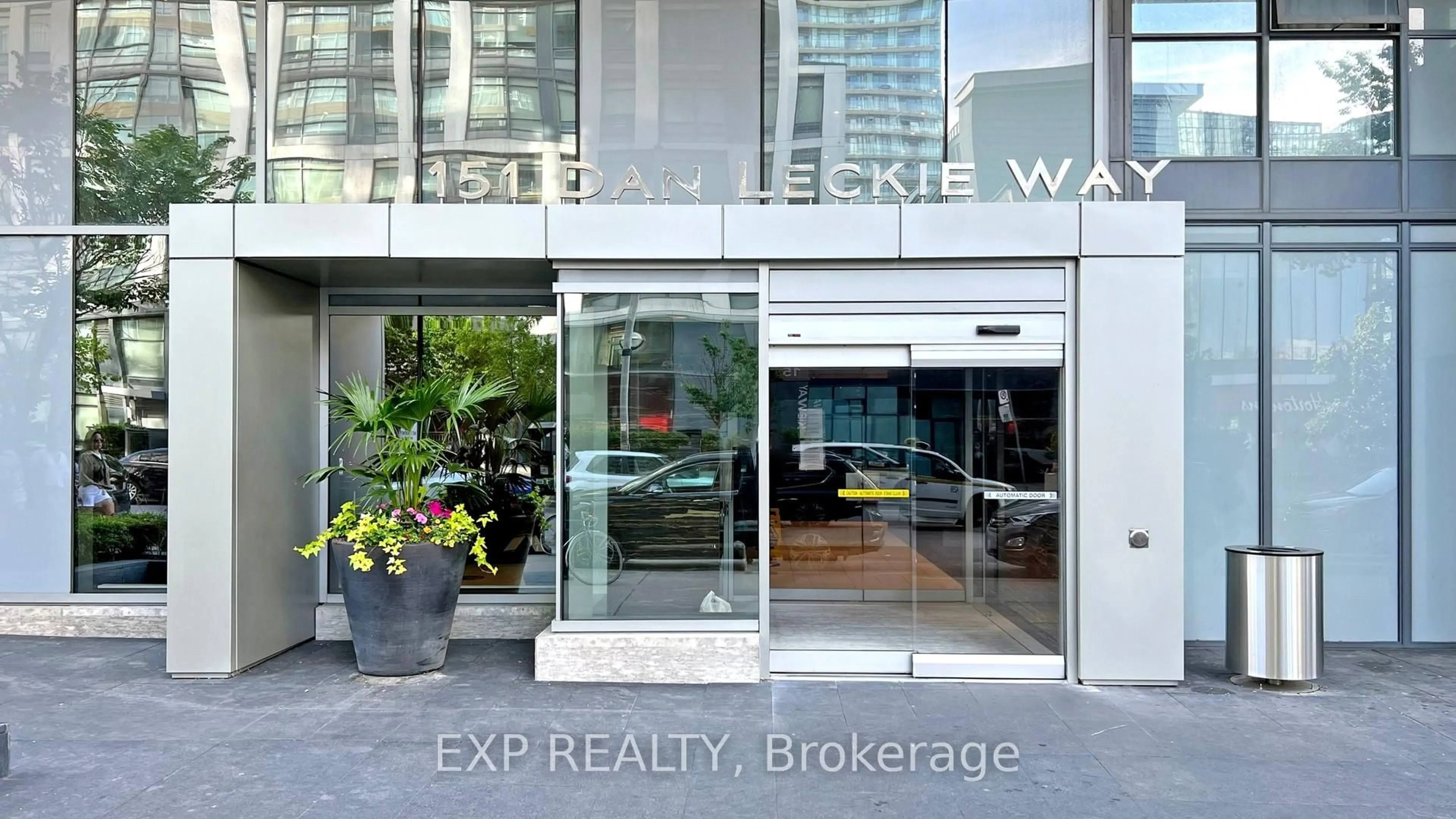 Lobby for 151 Dan Leckie Way #853, Toronto Ontario M5V 4B2