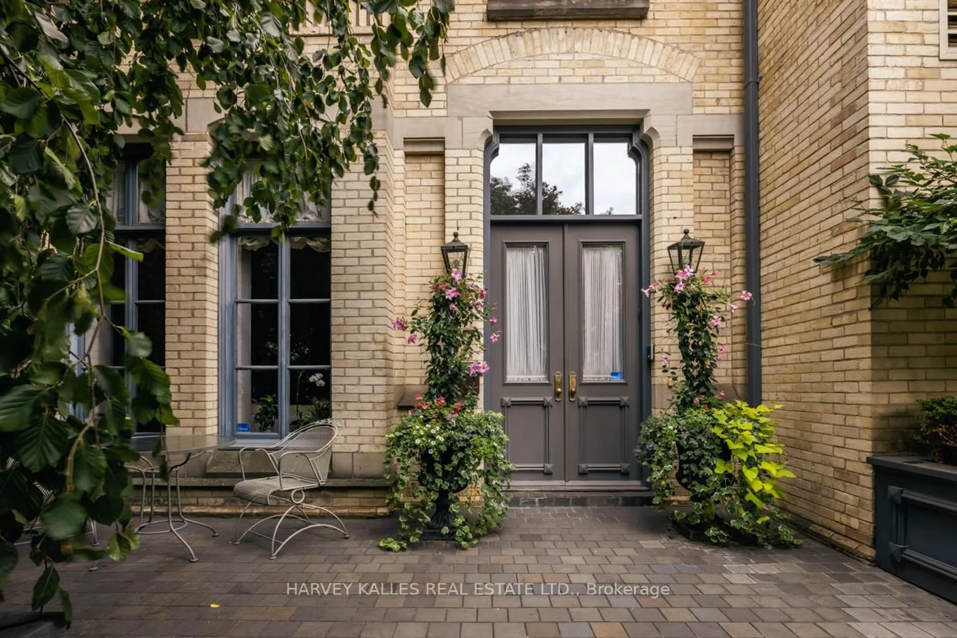 Indoor entryway for 37 Heath St, Toronto Ontario M4V 1T2