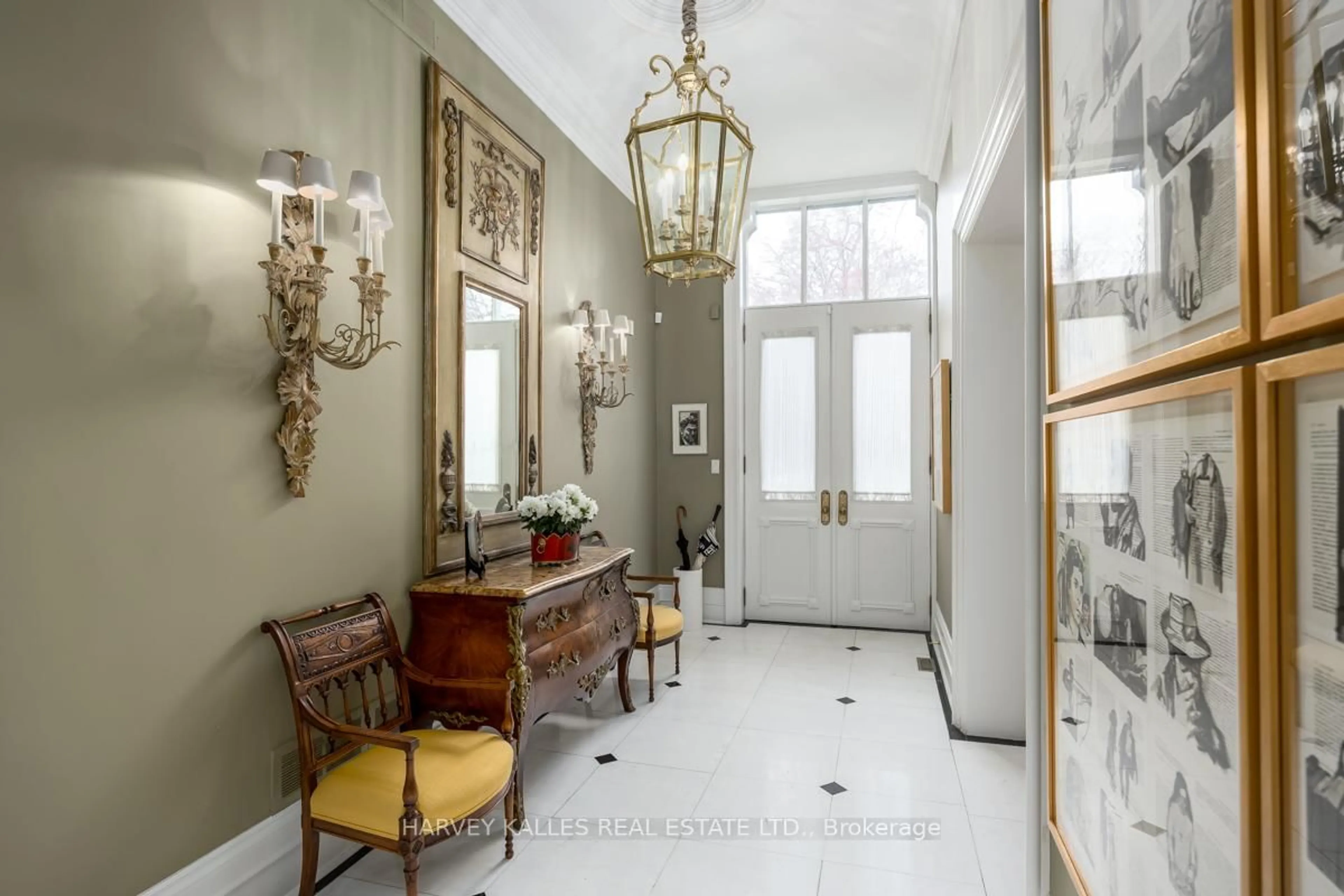 Indoor foyer for 37 Heath St, Toronto Ontario M4V 1T2
