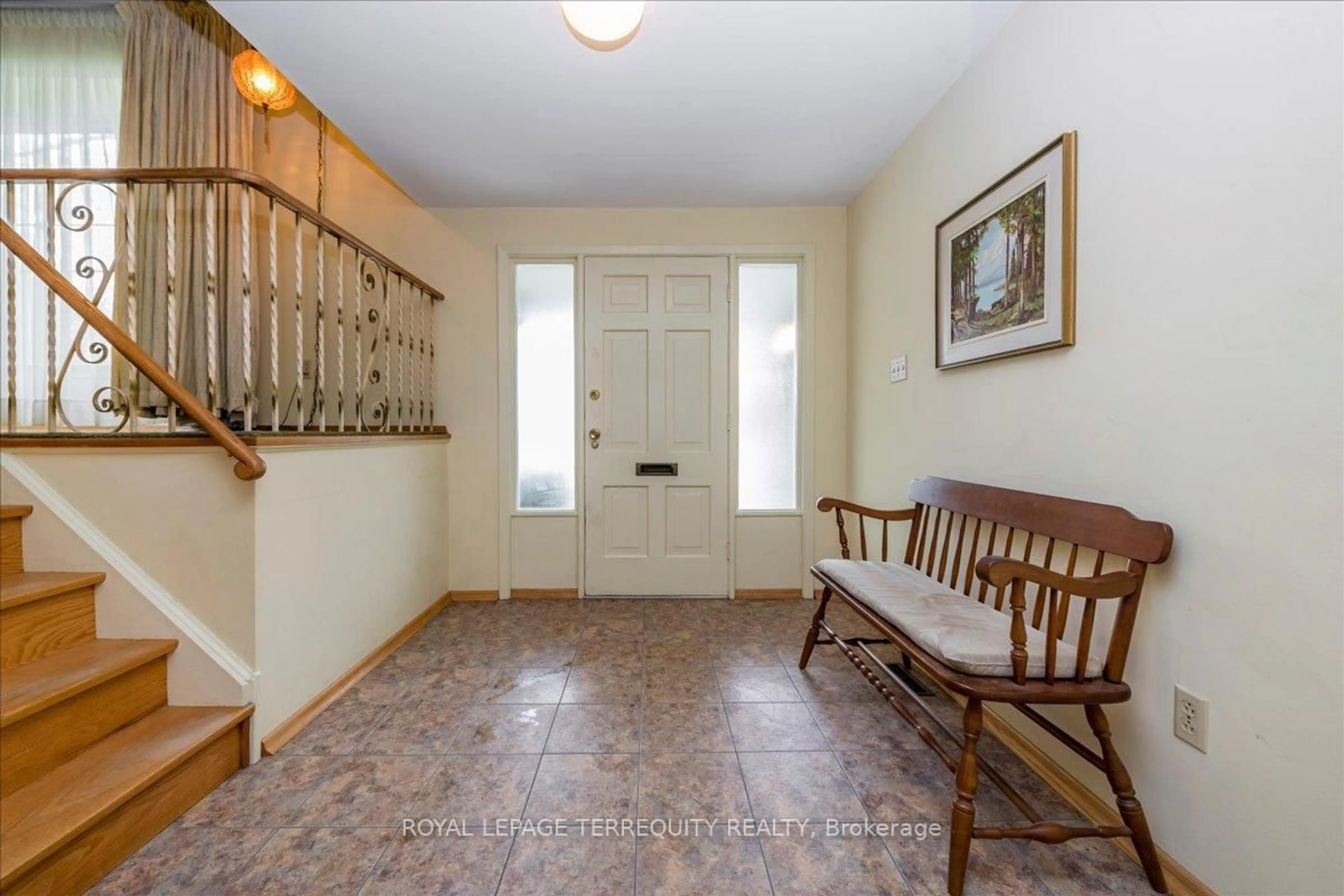 Indoor entryway for 88 Old Sheppard Ave, Toronto Ontario M2J 3L5