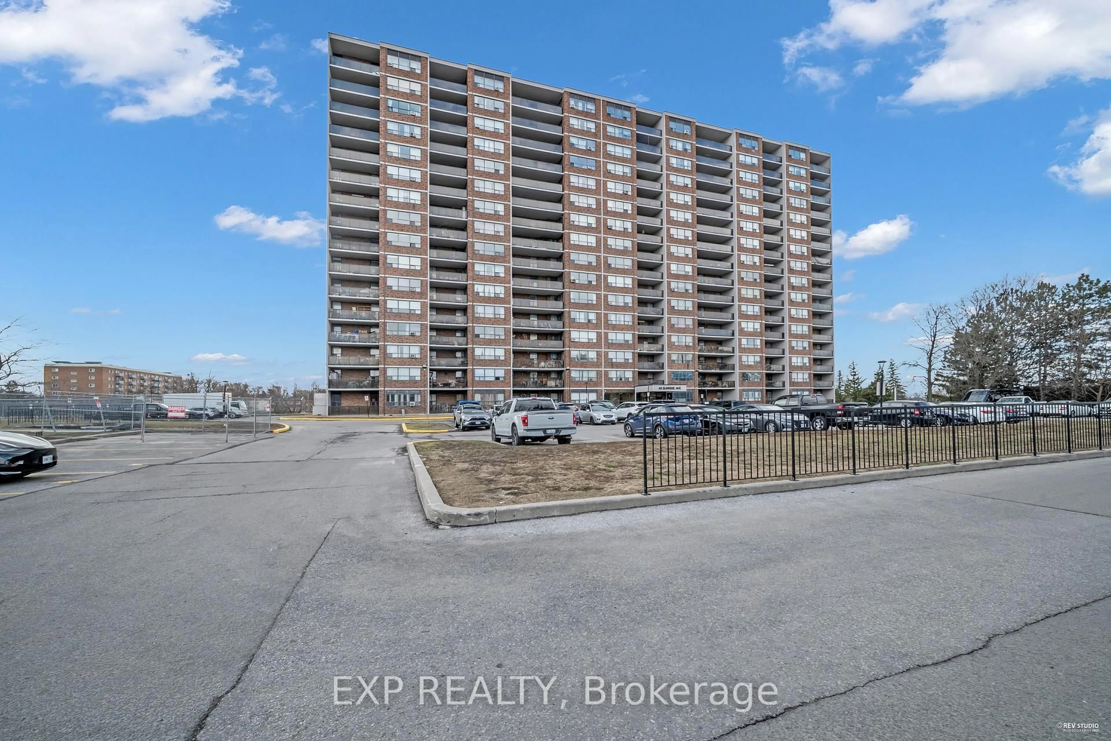 A pic from outside/outdoor area/front of a property/back of a property/a pic from drone, building for 45 Sunrise Ave #907, Toronto Ontario M4A 2S3
