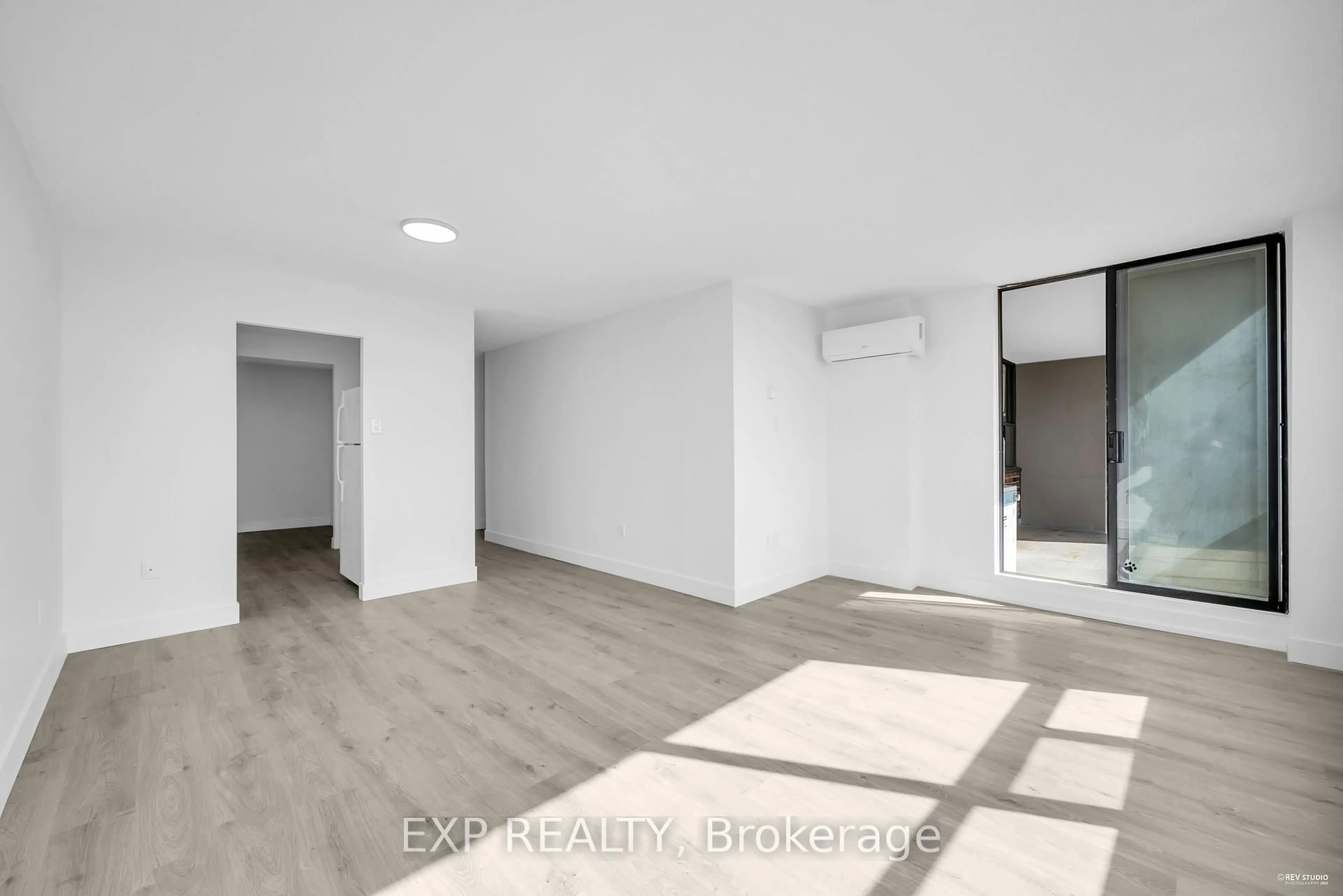 A pic of a room for 45 Sunrise Ave #907, Toronto Ontario M4A 2S3