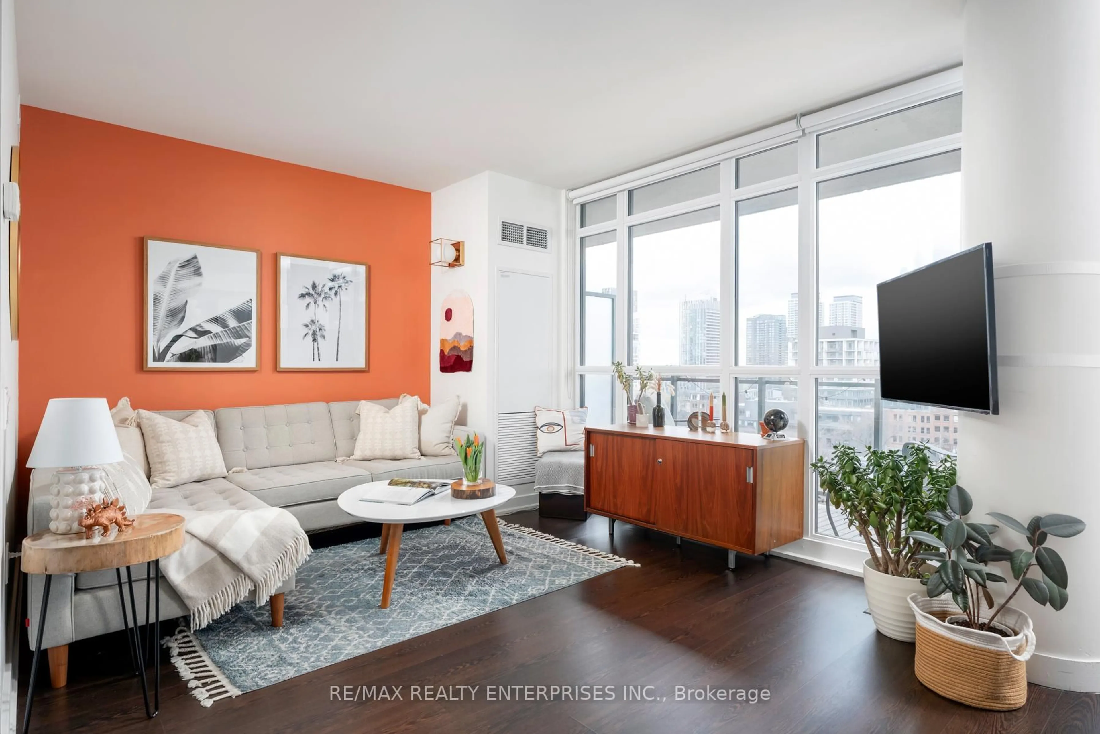 Living room with furniture, unknown for 78 Tecumseth St #904, Toronto Ontario M5V 0A9