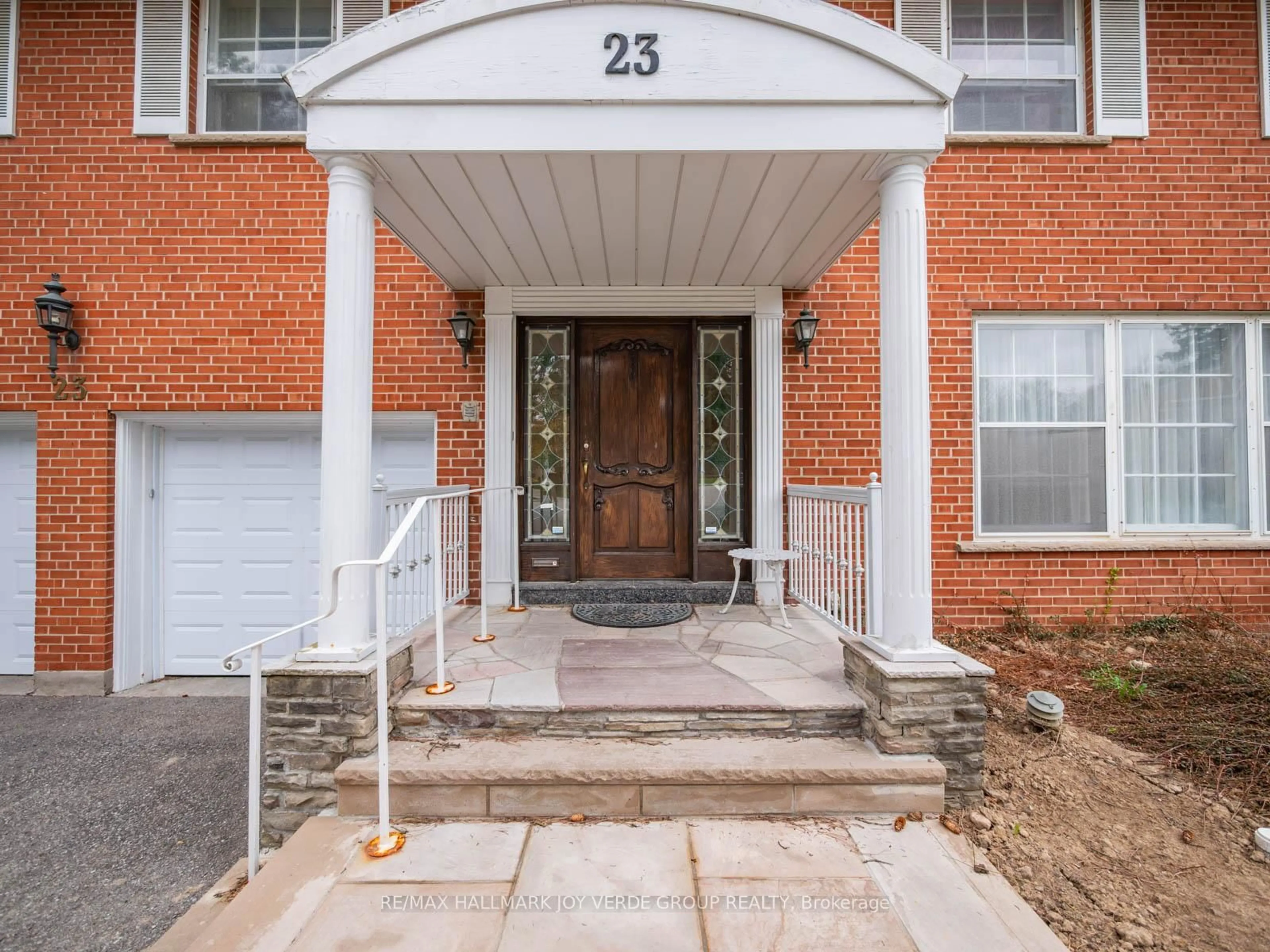 Indoor entryway for 23 Balding Crt, Toronto Ontario M2P 1Y8