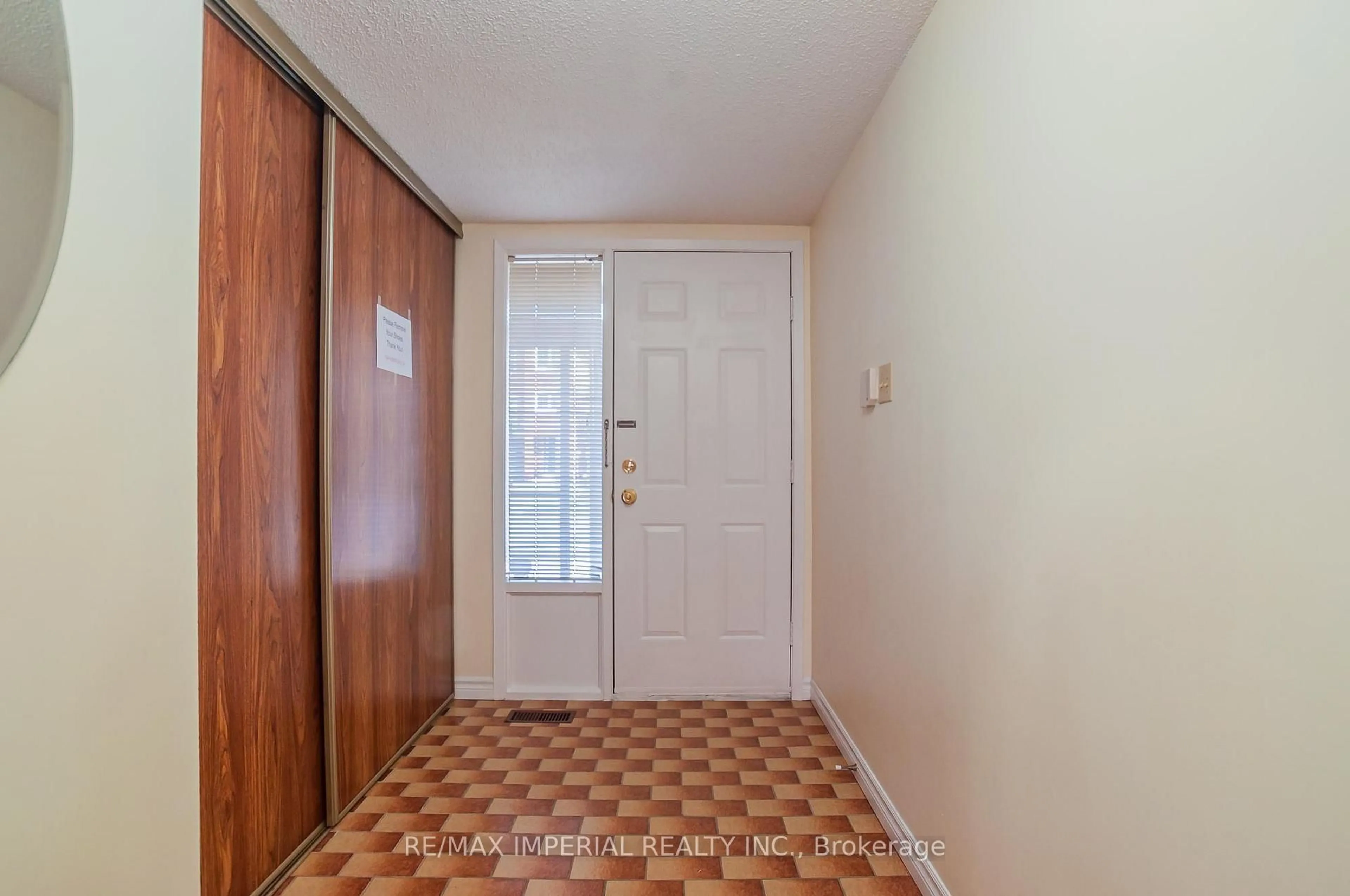 Indoor entryway for 85 Festival Dr, Toronto Ontario M2R 3T9