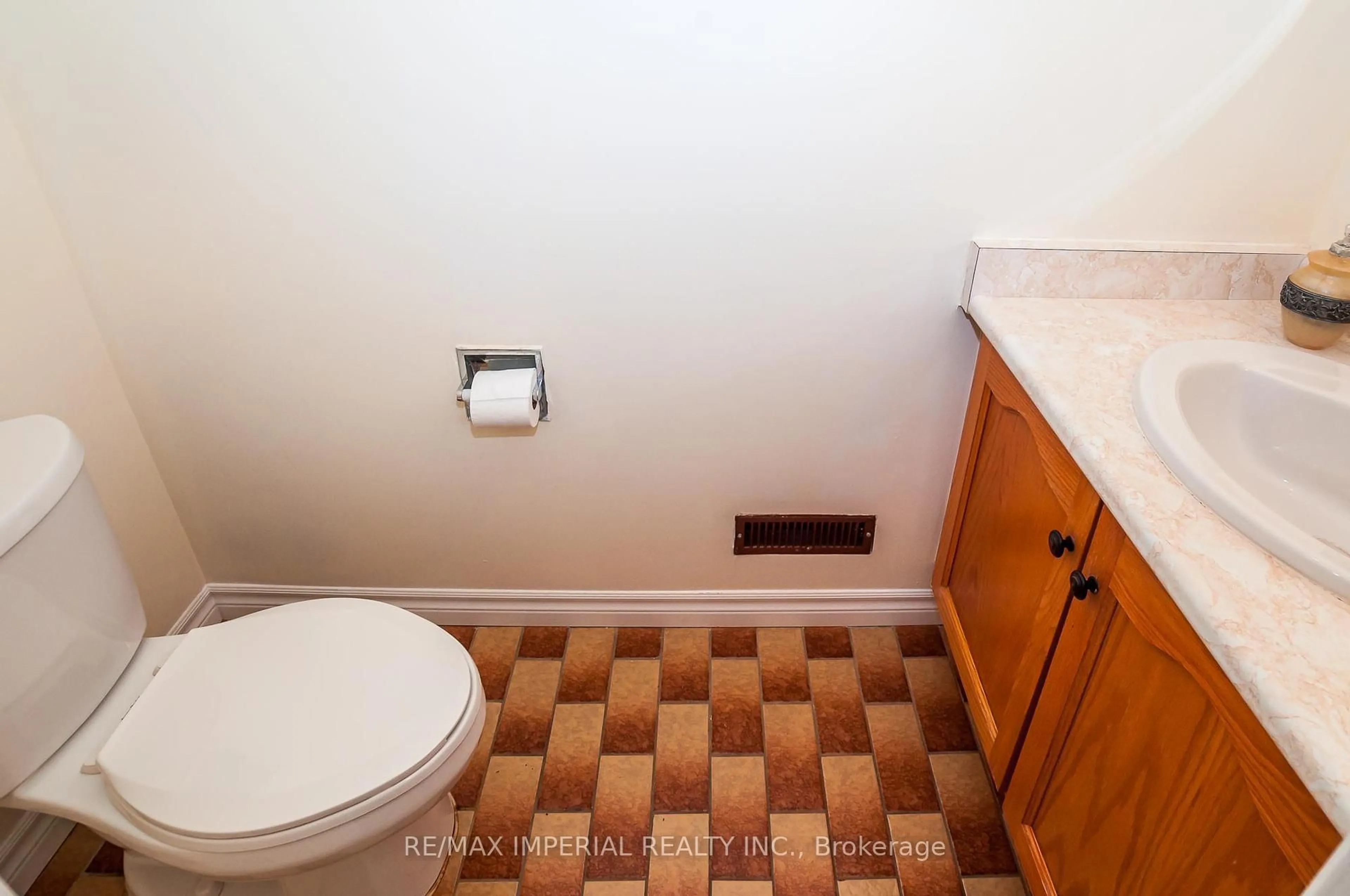 Standard bathroom, ceramic/tile floor for 85 Festival Dr, Toronto Ontario M2R 3T9
