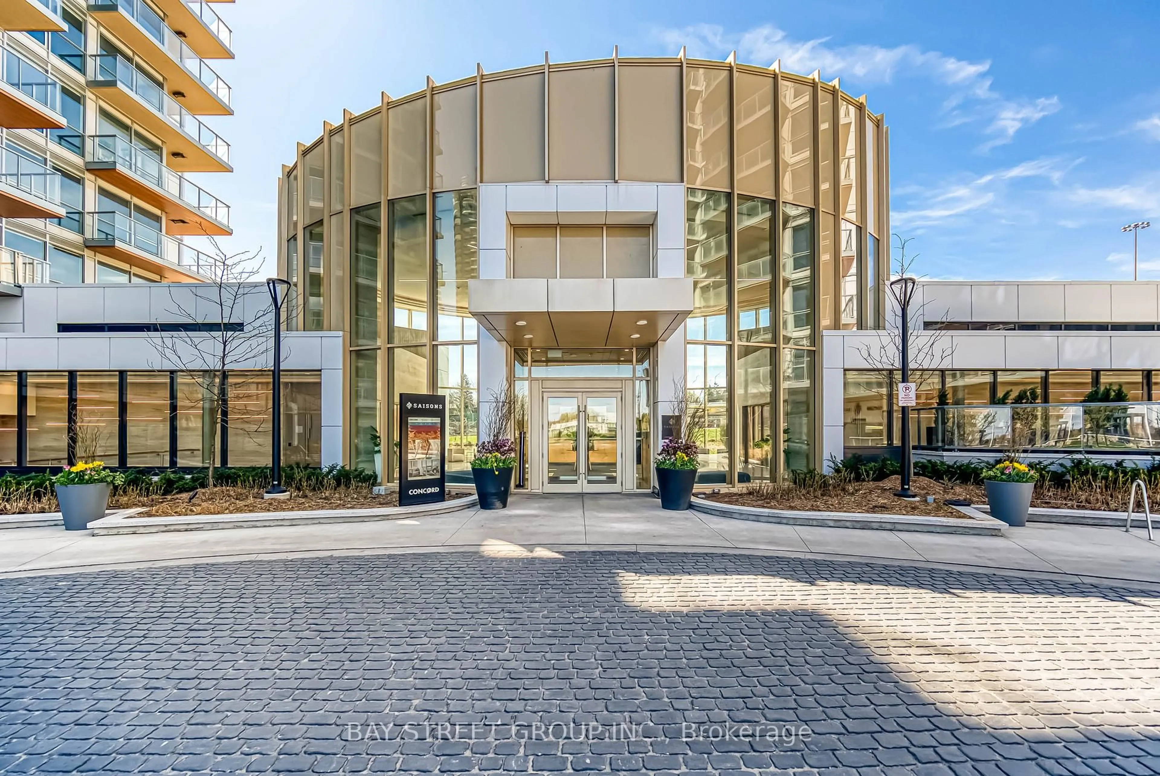 Indoor foyer for 27 McMahon Dr #602, Toronto Ontario M2K 0J2