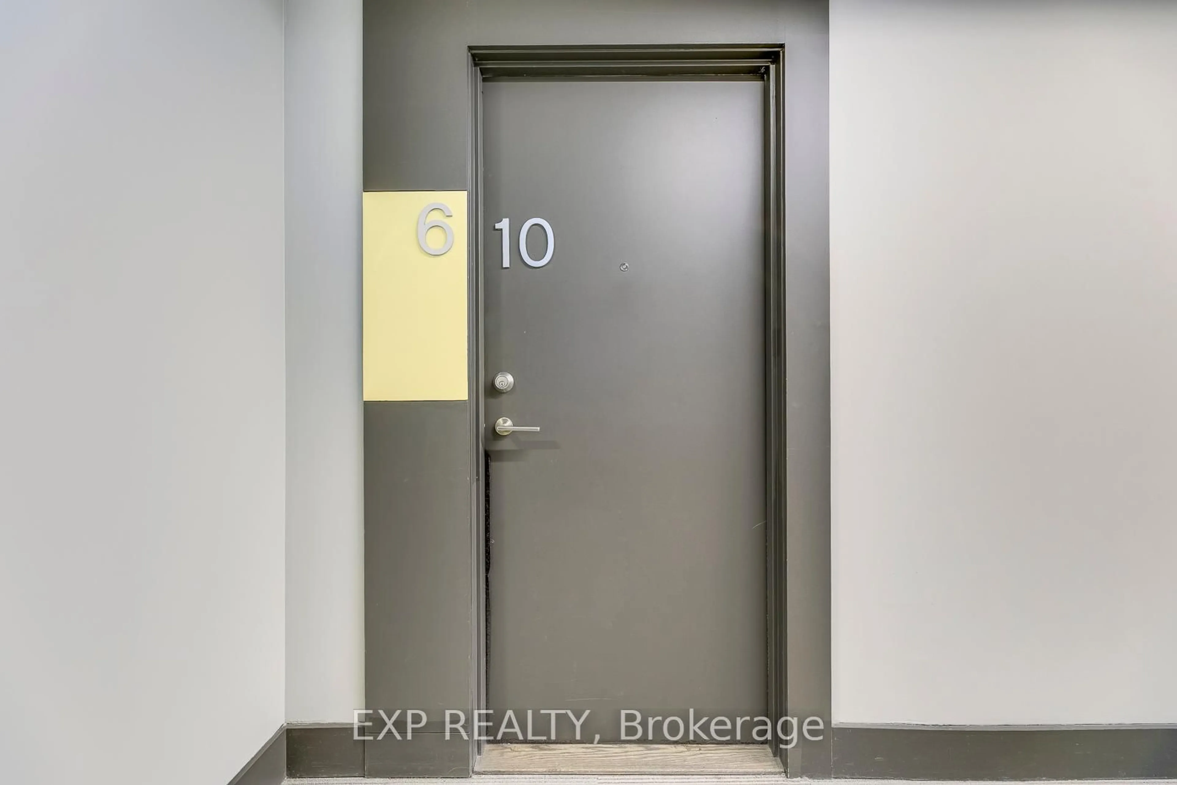 Indoor entryway for 68 Merton St #610, Toronto Ontario M4S 0A7