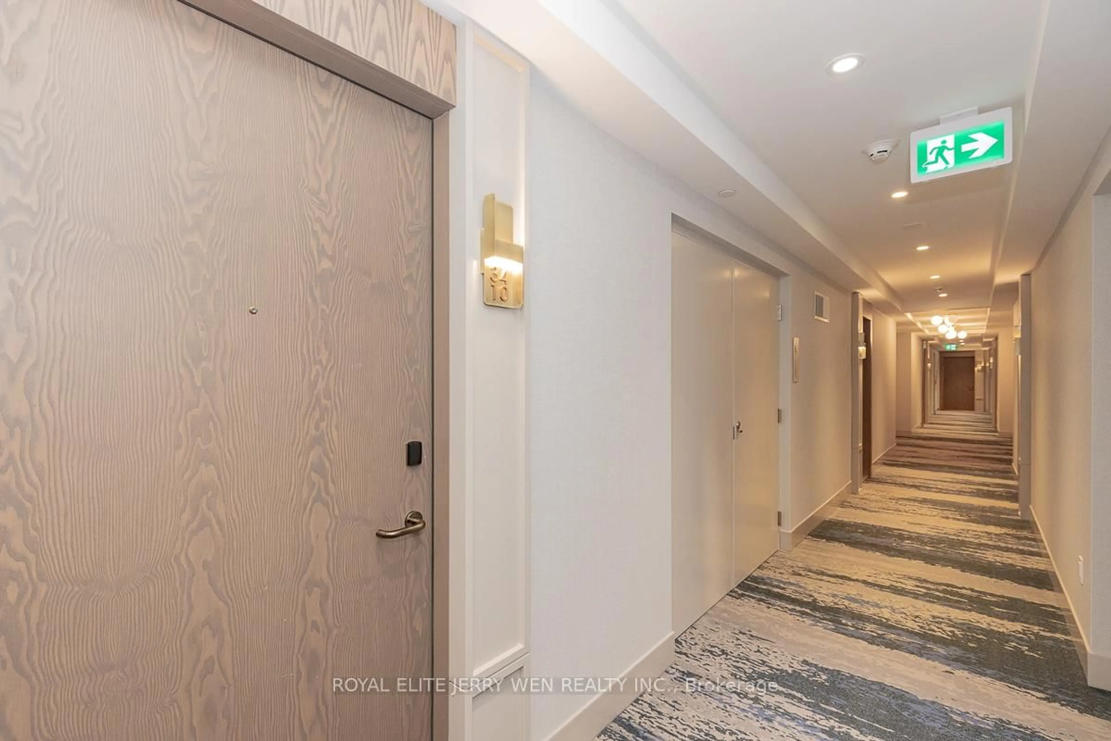 Indoor foyer for 30 Inn On The Park Dr #3410, Toronto Ontario M3C 0P7