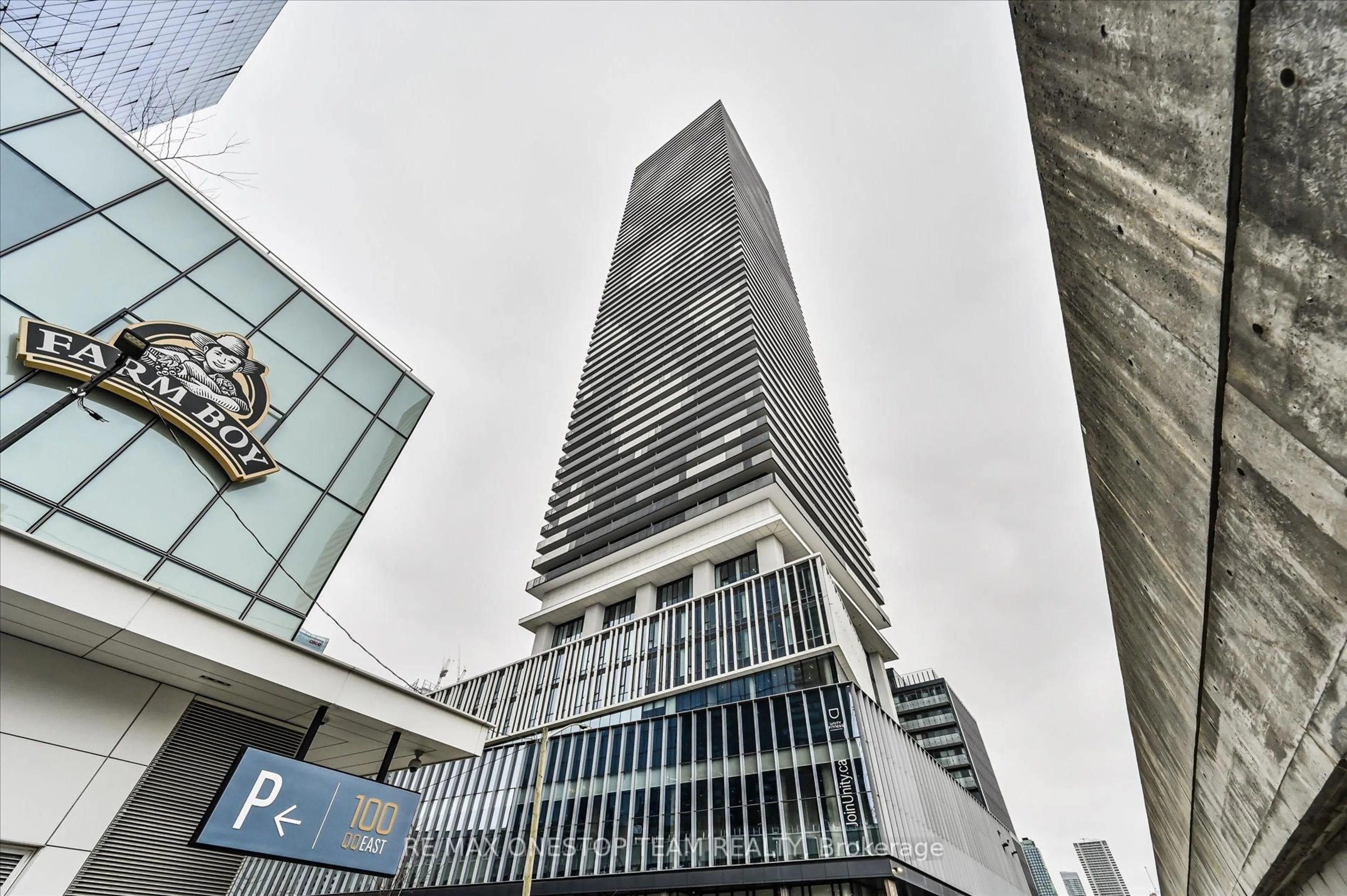 Indoor foyer for 138 Downes St #2805, Toronto Ontario M5E 0E4