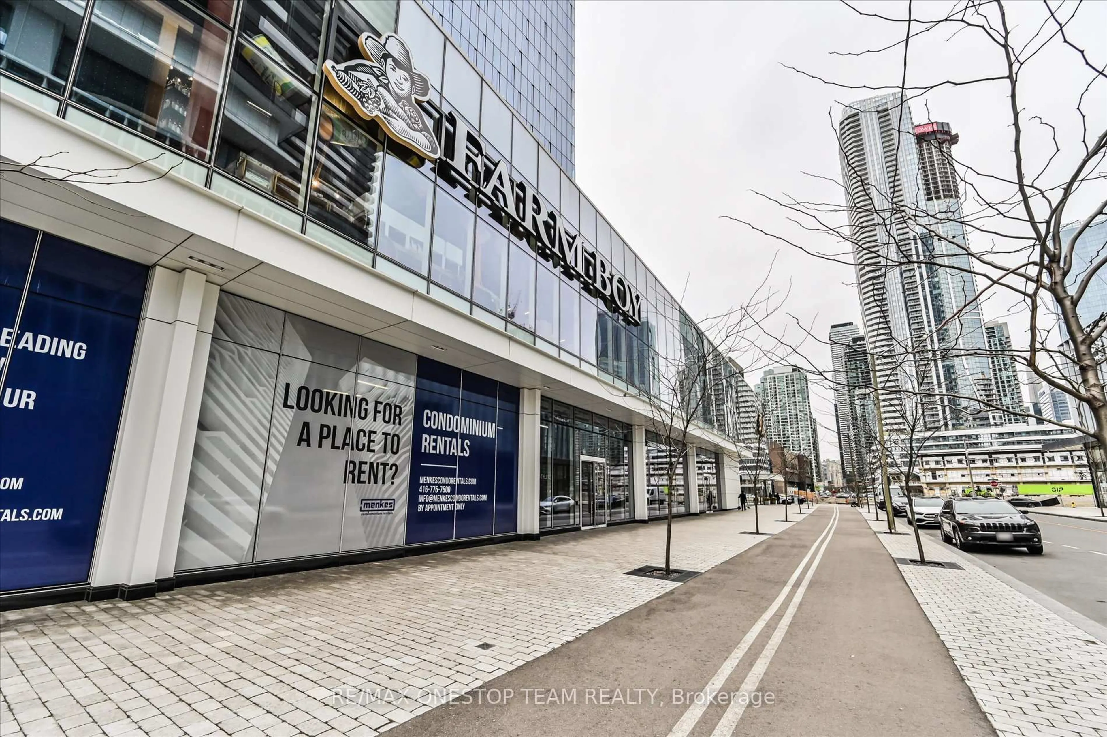 Indoor foyer for 138 Downes St #2805, Toronto Ontario M5E 0E4