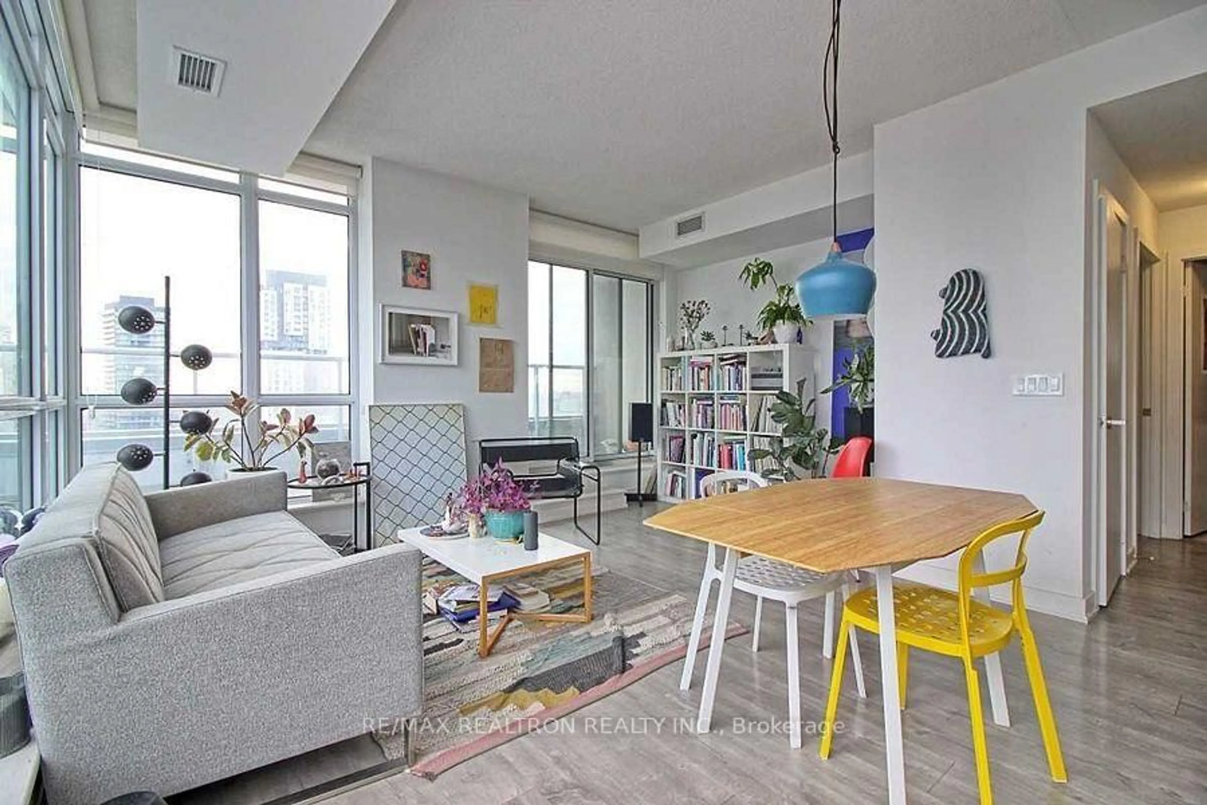 Living room with furniture, unknown for 199 Richmond St #2506, Toronto Ontario M5V 0H4